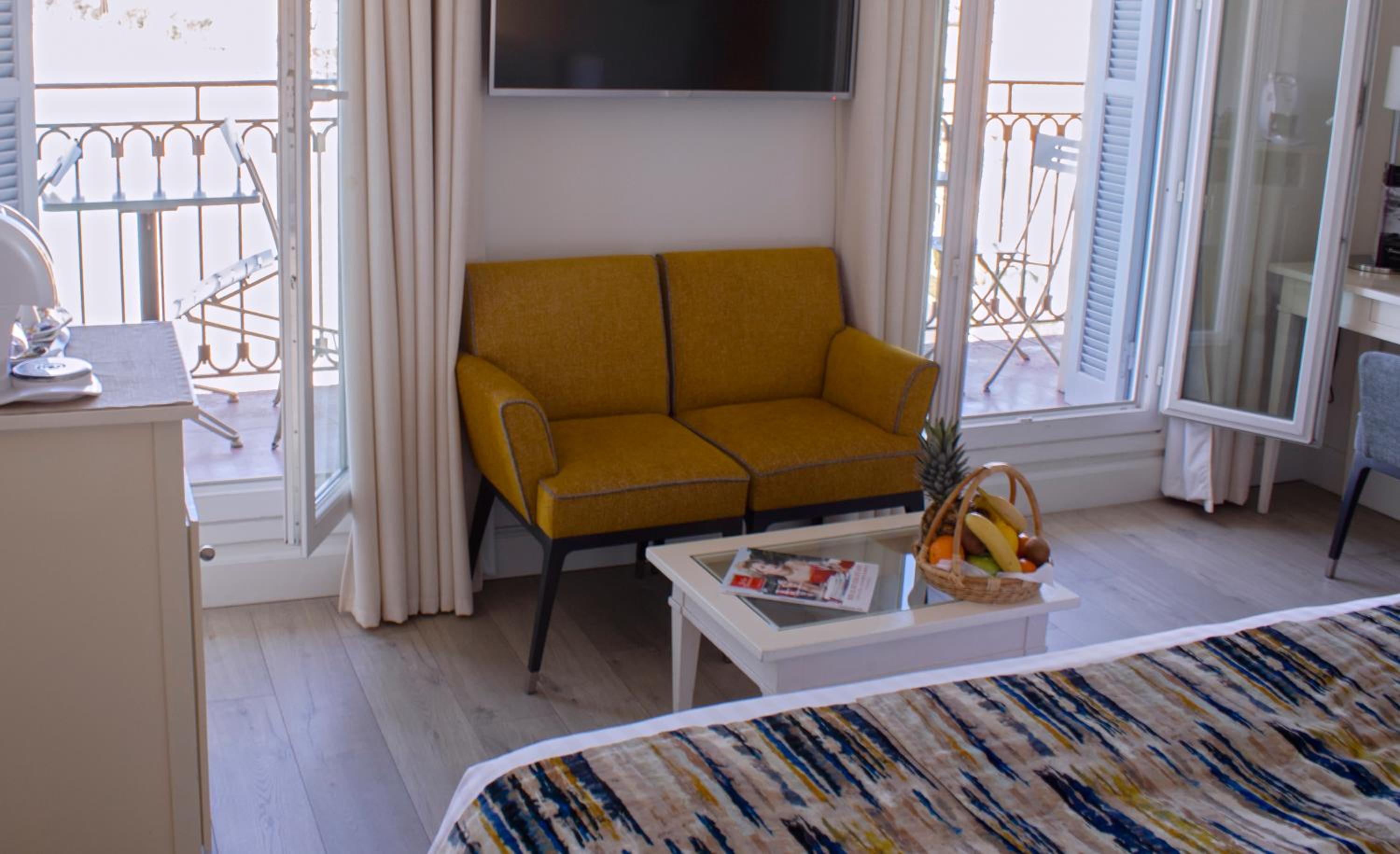 Suite - Photo 2