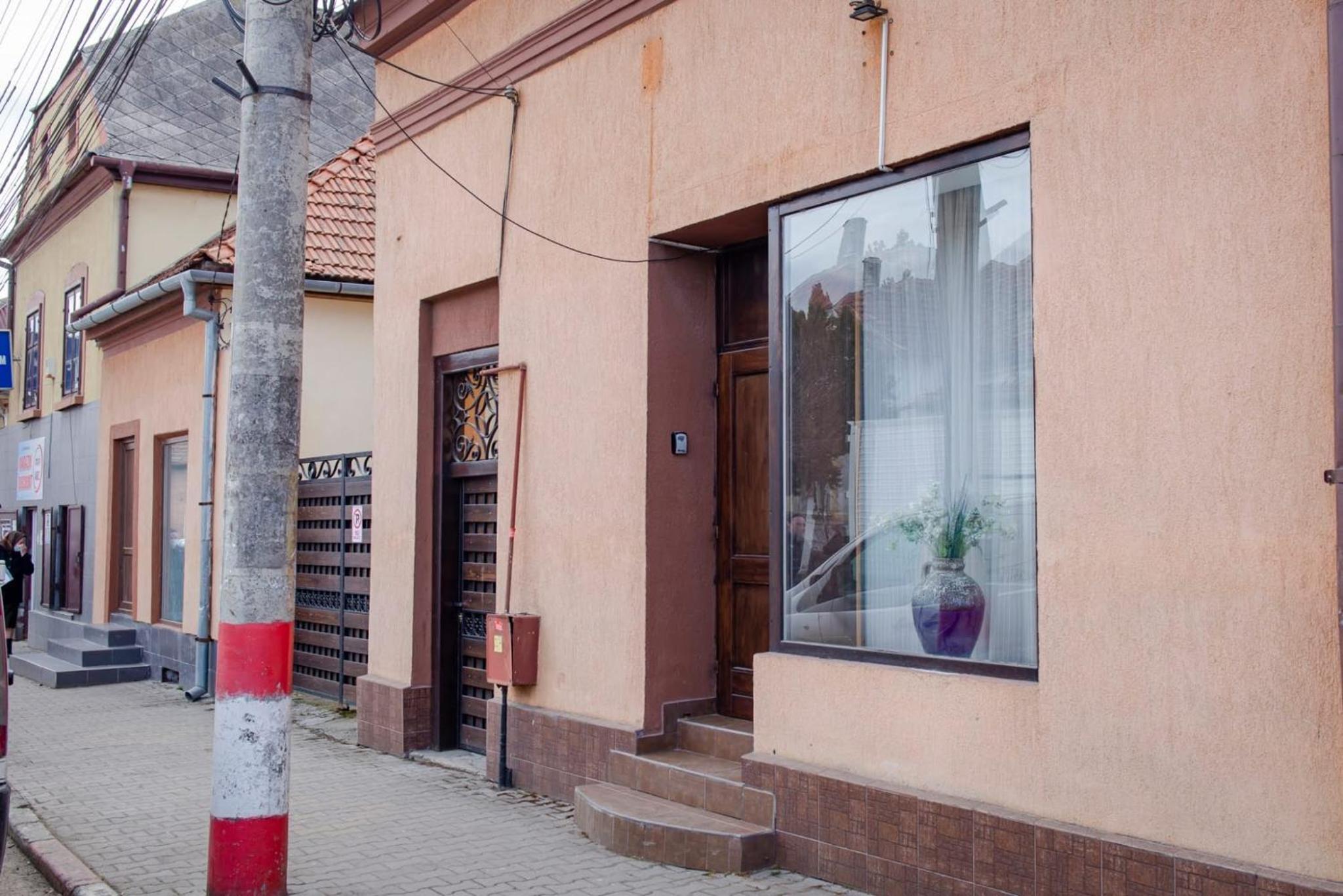 Apartment with Terrace - Photo 6