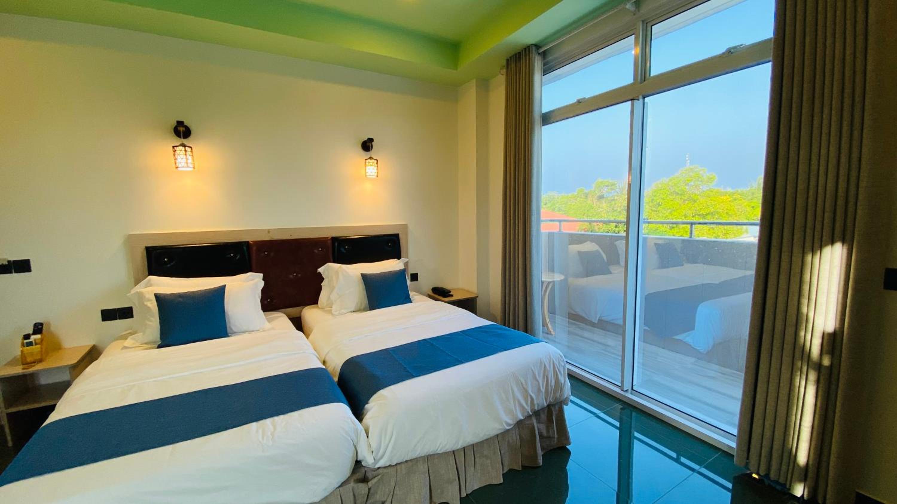 Deluxe Double or Twin Room with City View - Photo 10