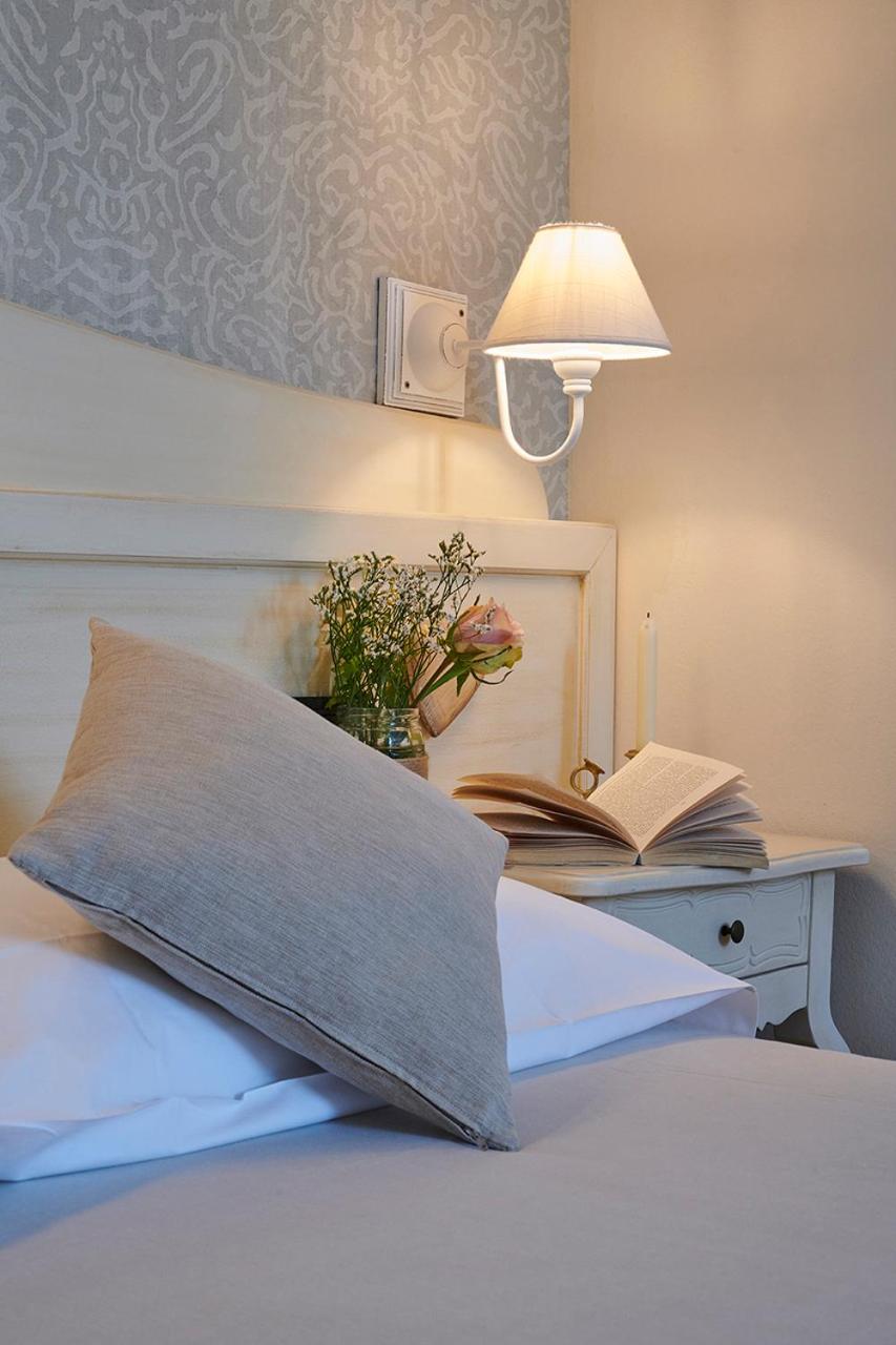 Double or Twin Room with Lake View - Photo 7