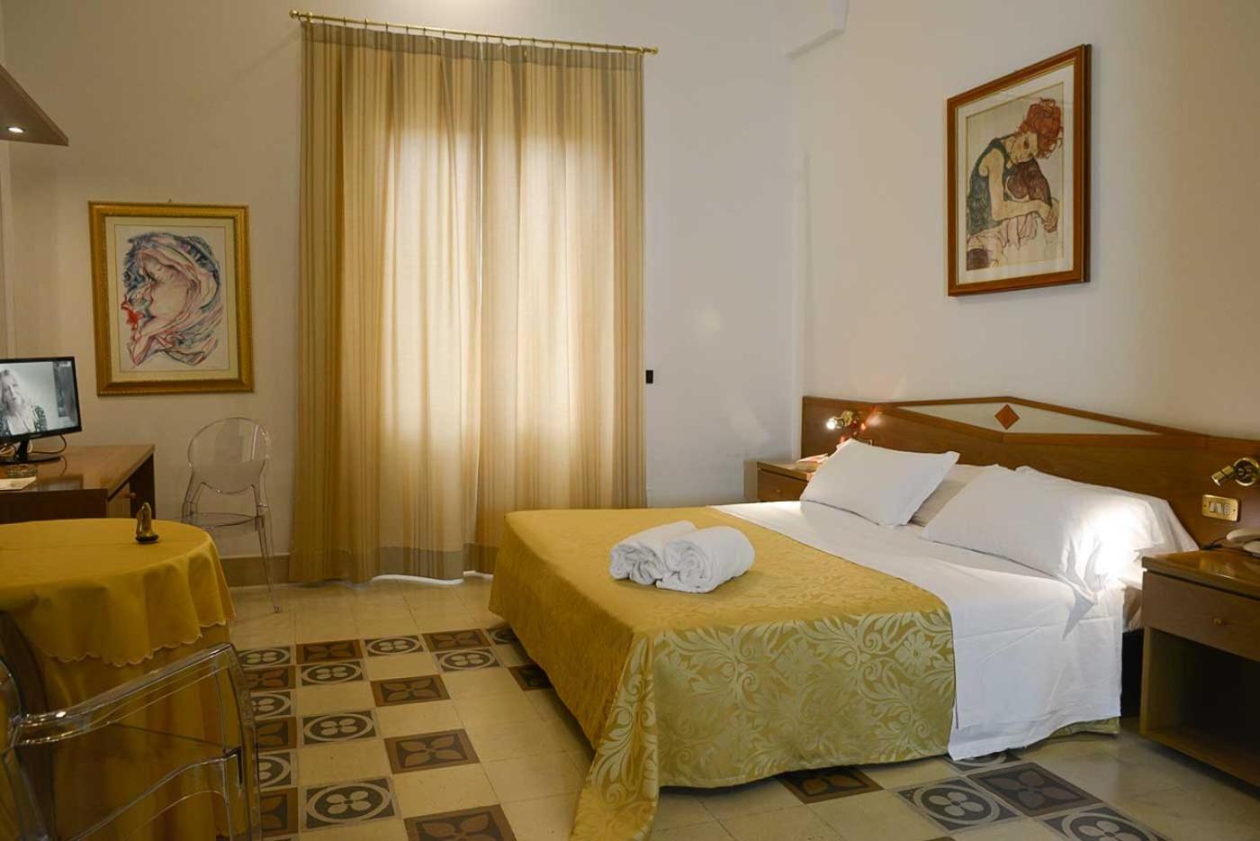 Standard Double Room - Photo 4
