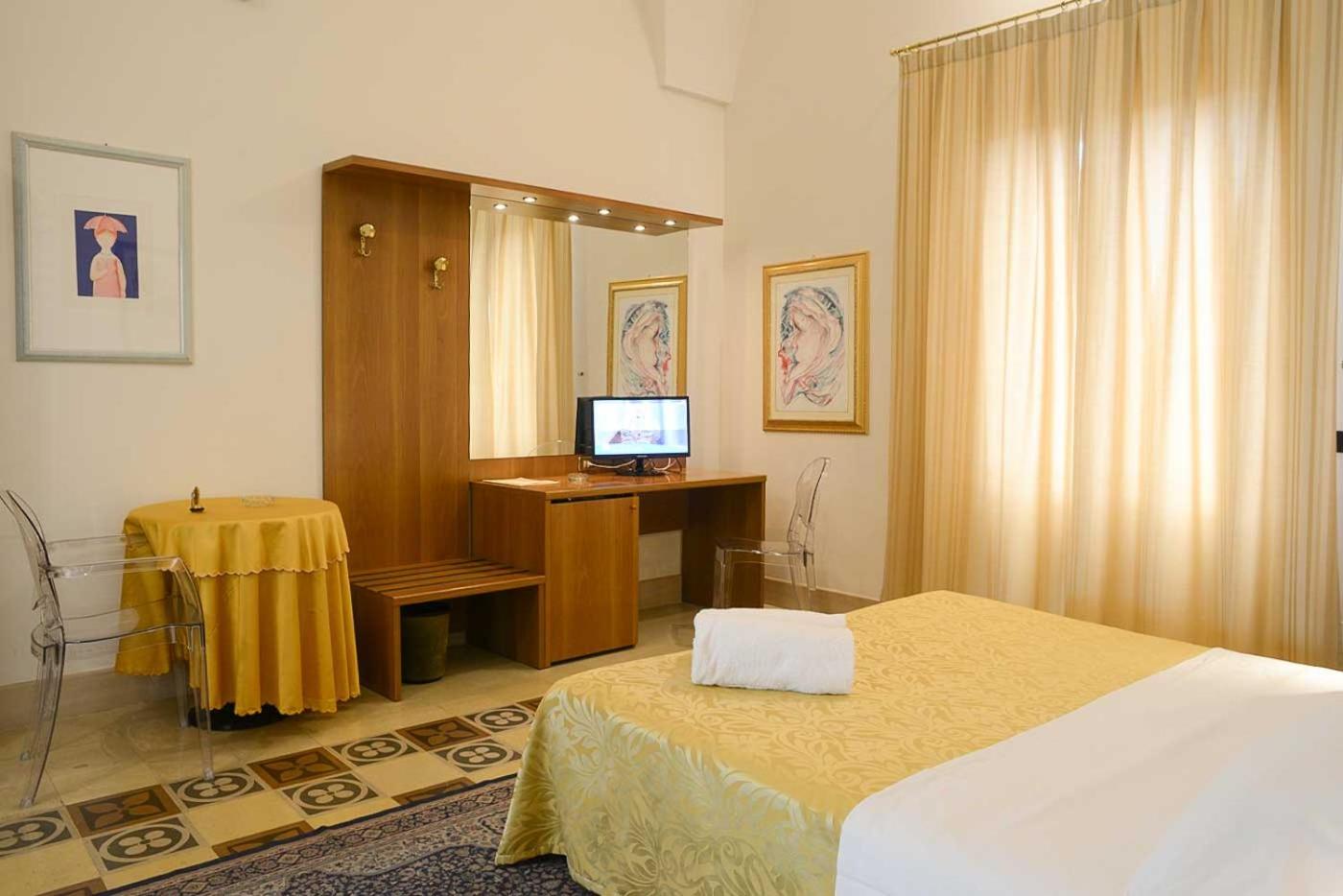 Standard Double Room - Photo 3