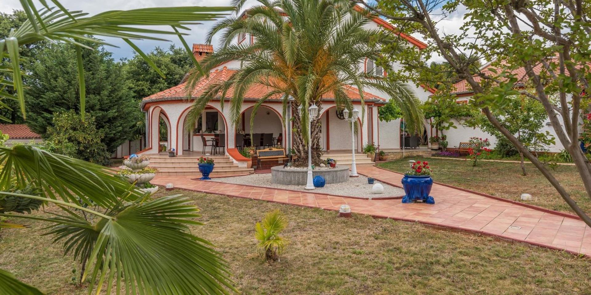 Villa With Private Pool photo 2