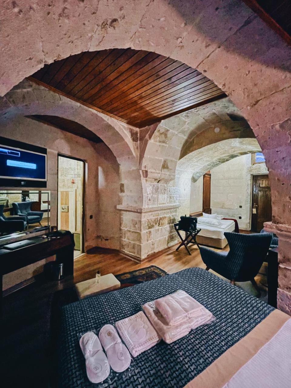 Junior Cave Suite photo 1