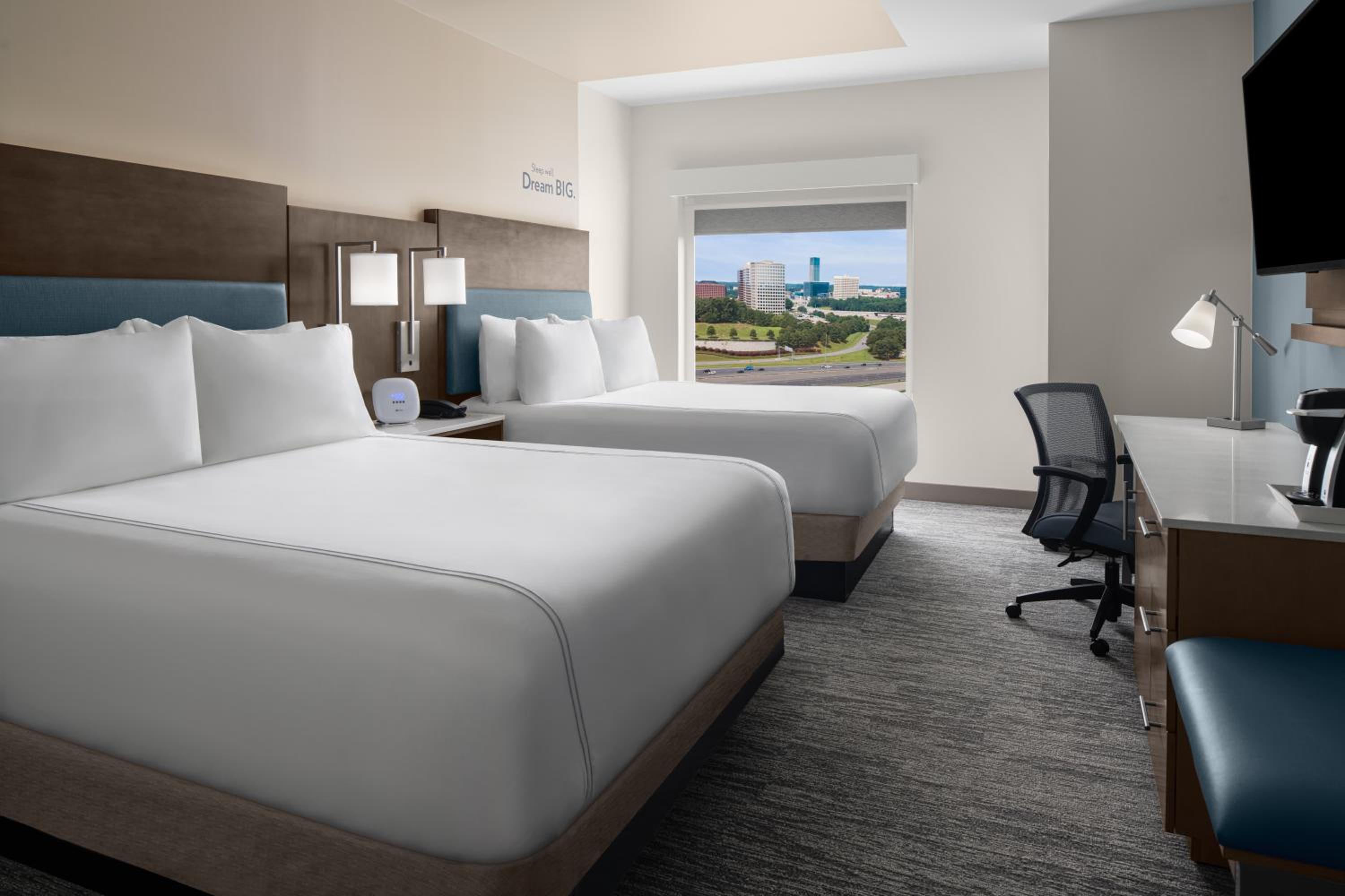 Standard Room with Two Queen Beds - Photo 9