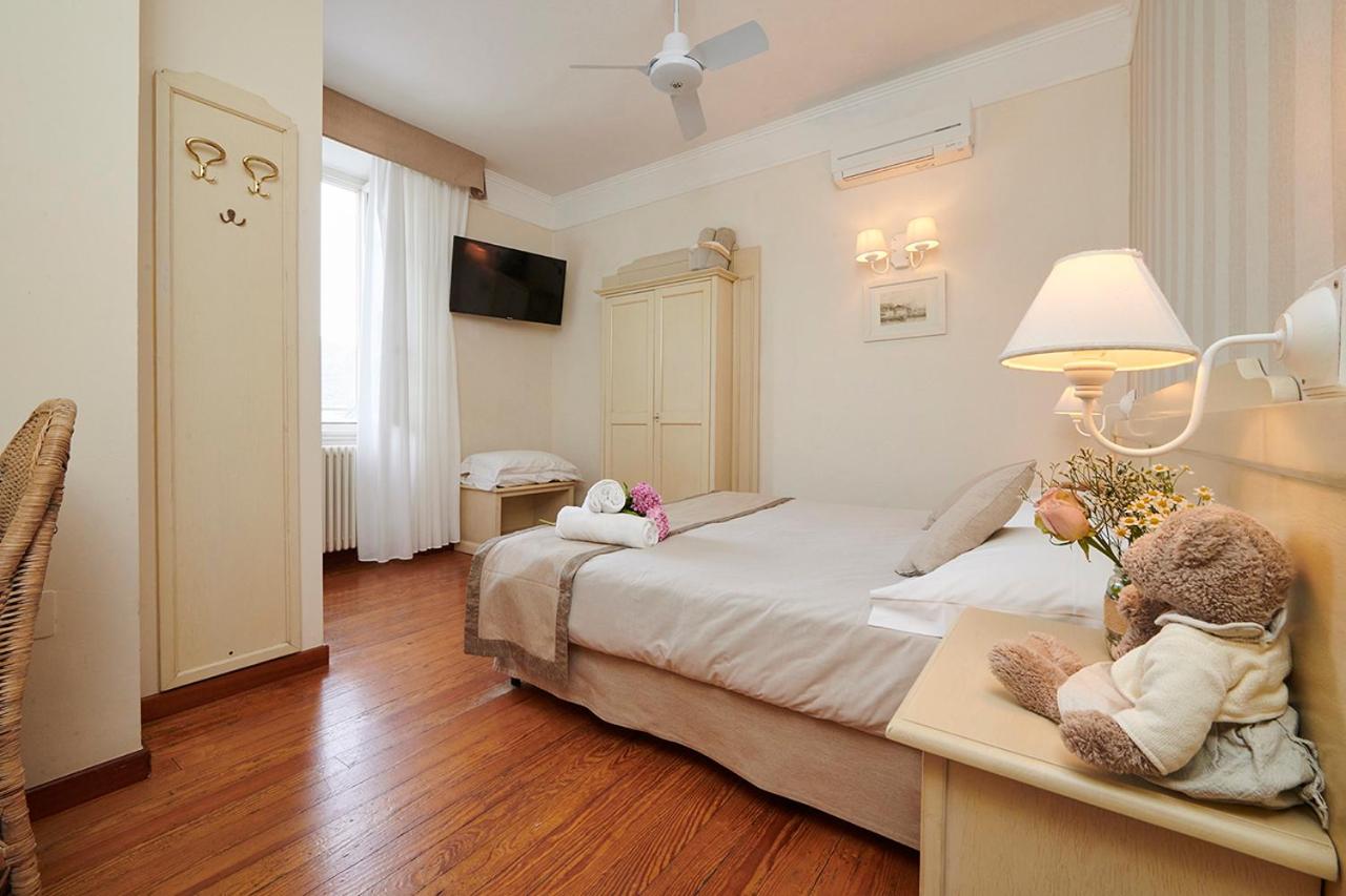 Standard Double Room - Photo 3