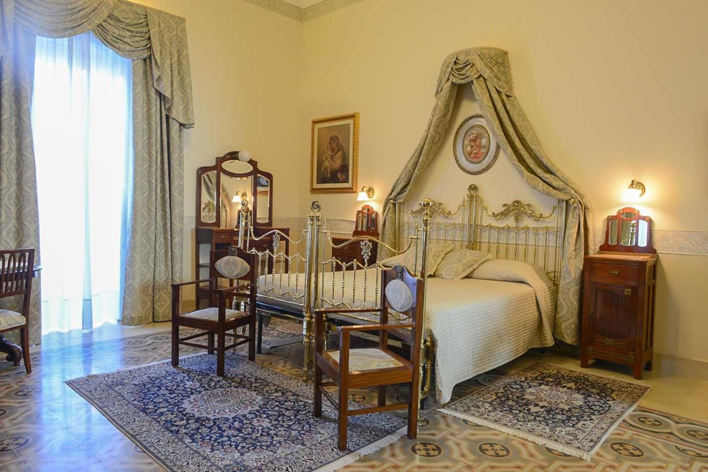 Suite - Photo 1