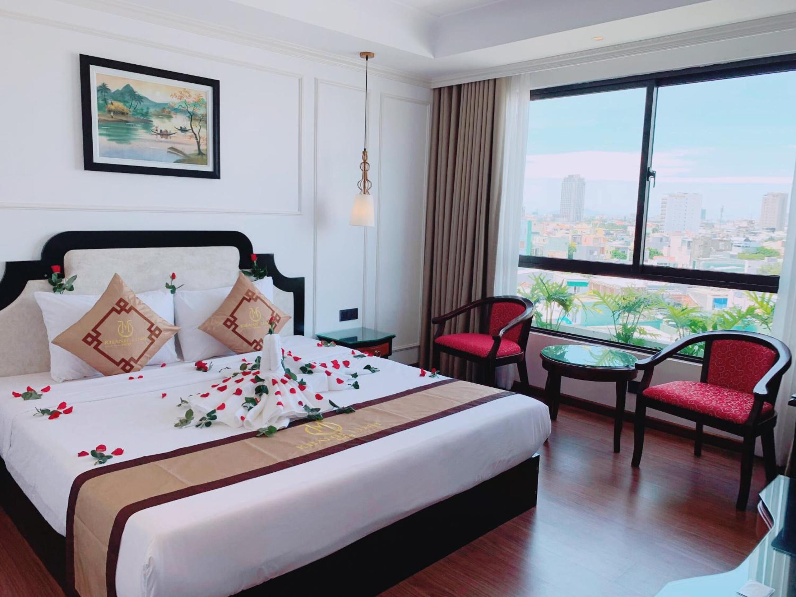 Suite with City View - Photo 7