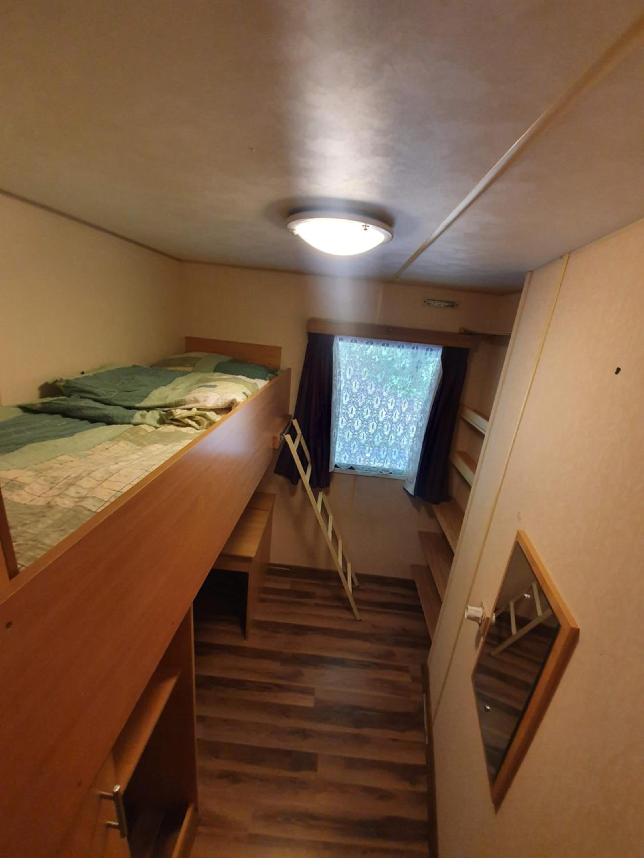 Mobile Home - Photo 2
