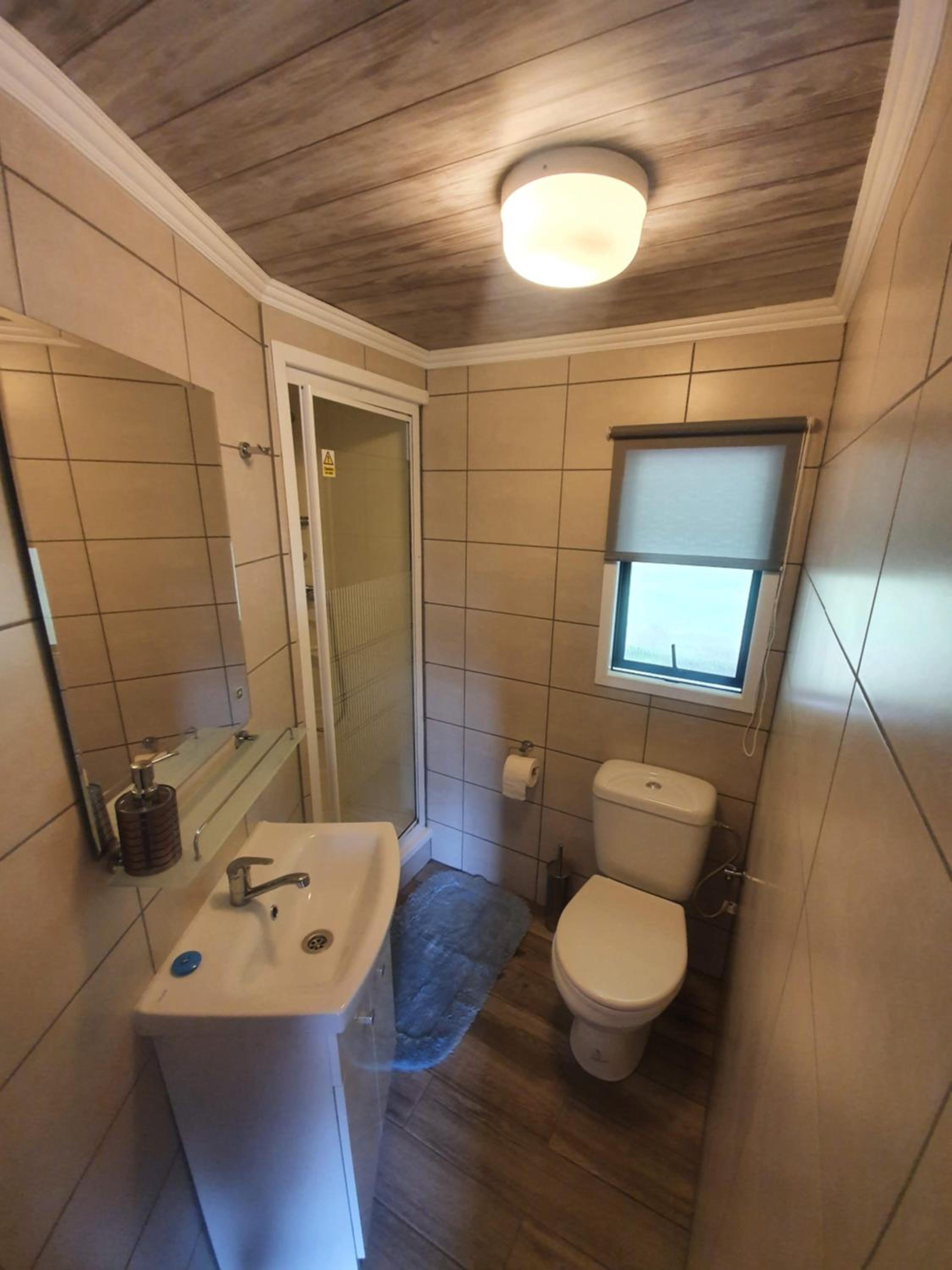 Mobile Home - Photo 8