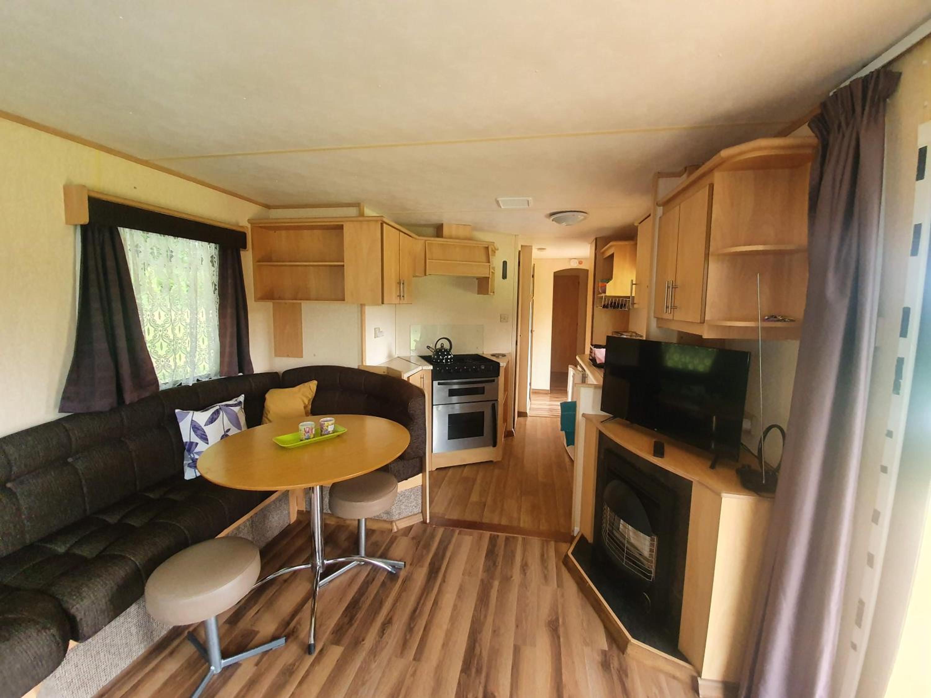 Mobile Home - Photo 6