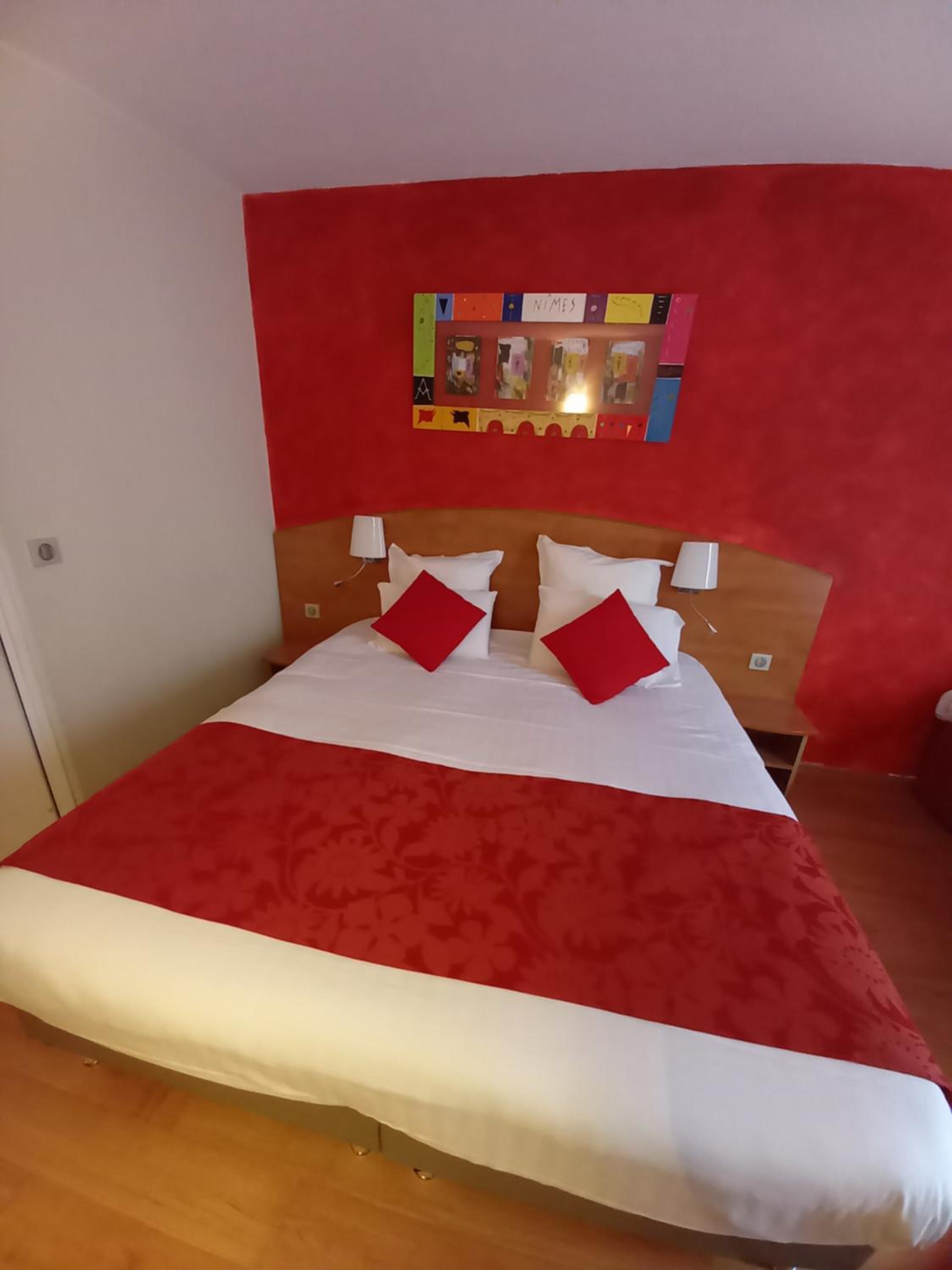 1 Double Bed 2 Single Beds - Superior Room - Photo 3