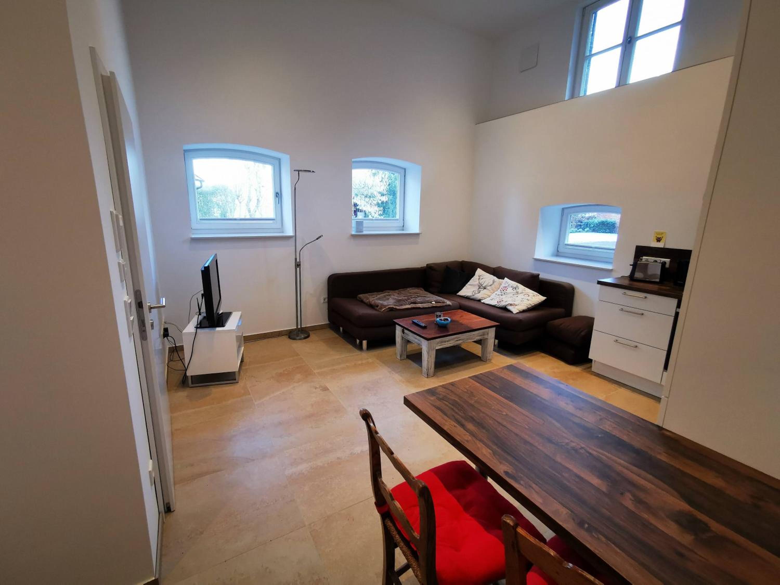 One-Bedroom Apartment photo 1
