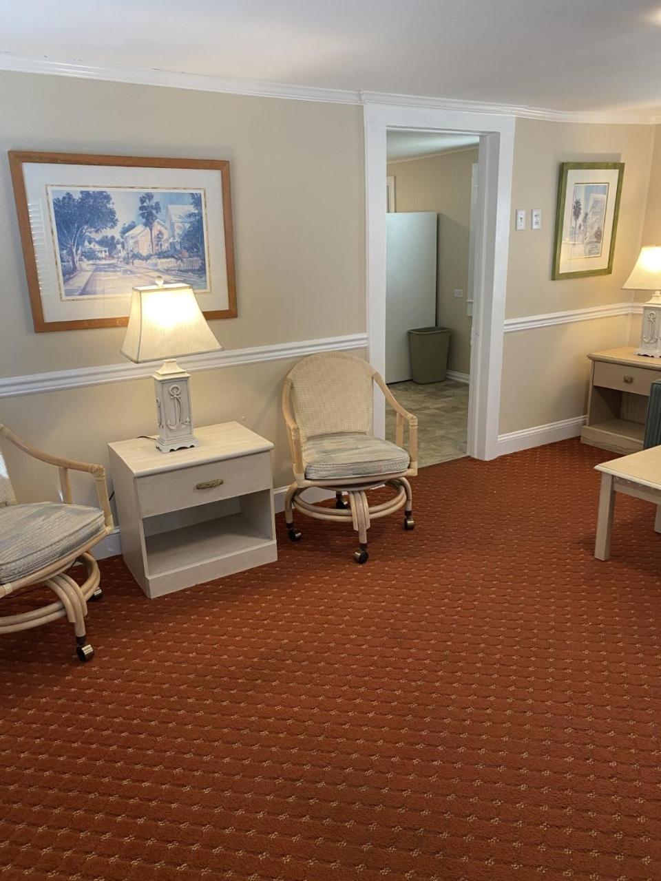 Two-Bedroom Apartment - Photo 2