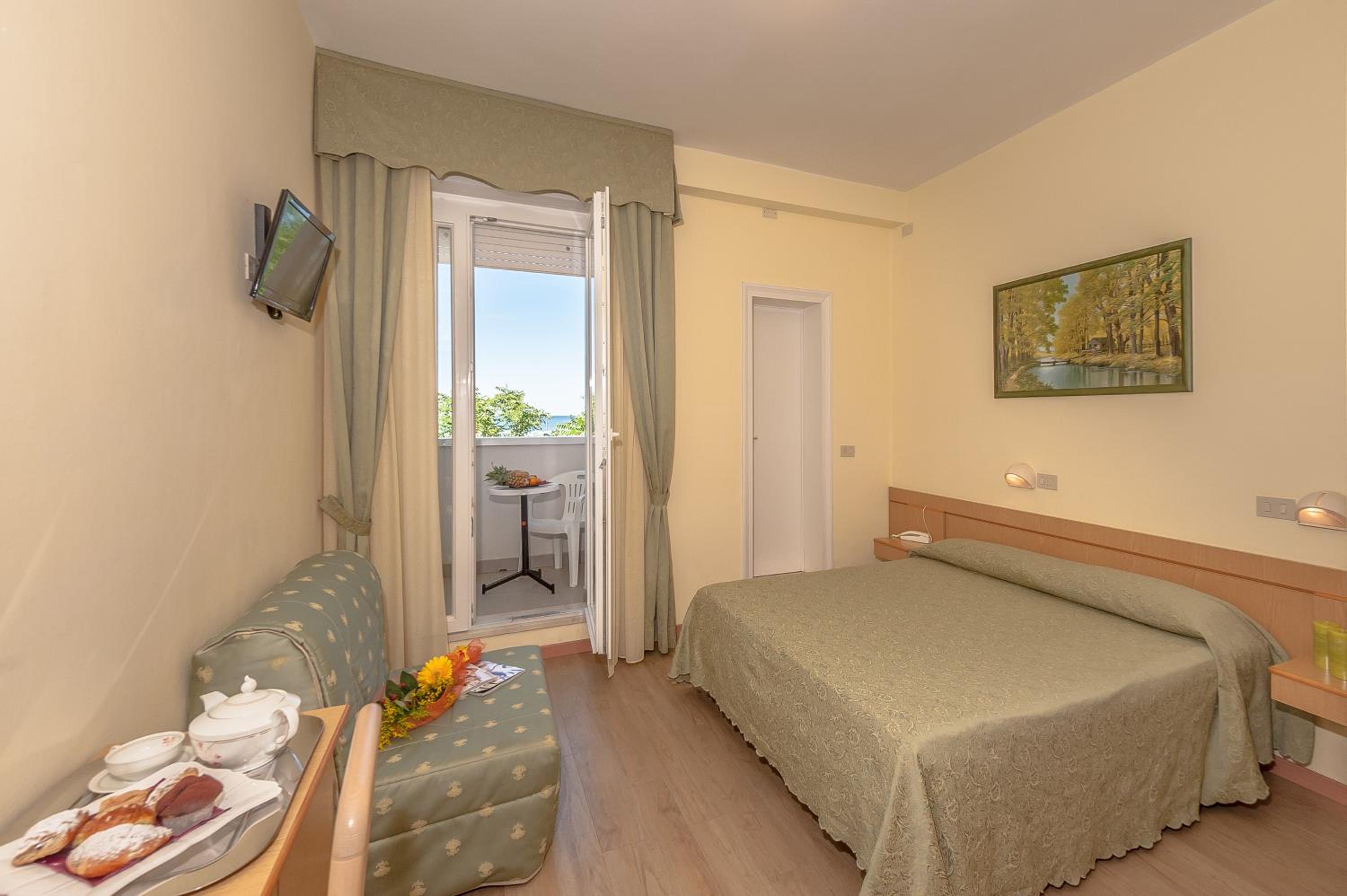 Double or Twin Room with Sea View - Photo 12