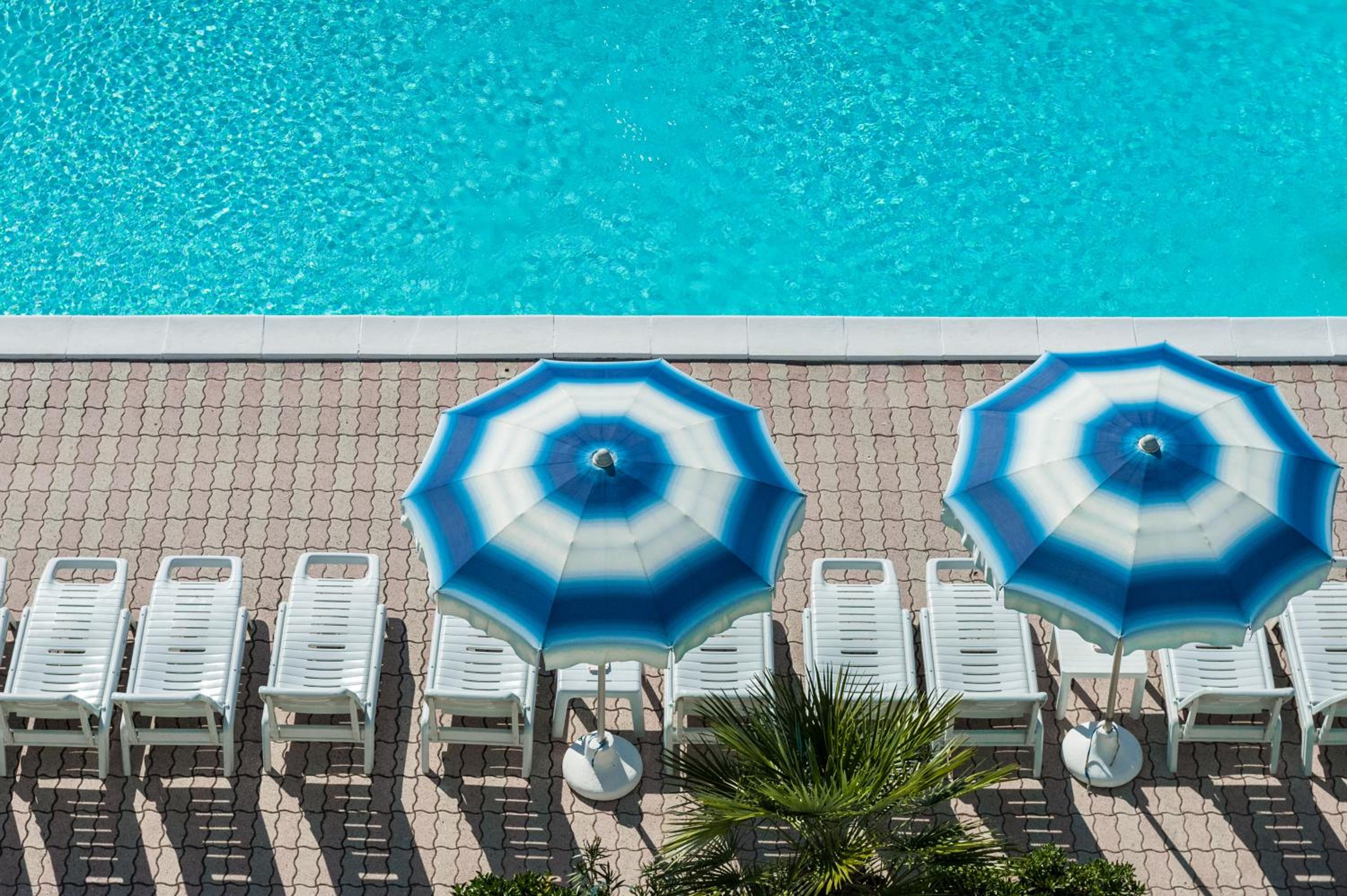Double or Twin Room with Pool View - Photo 5