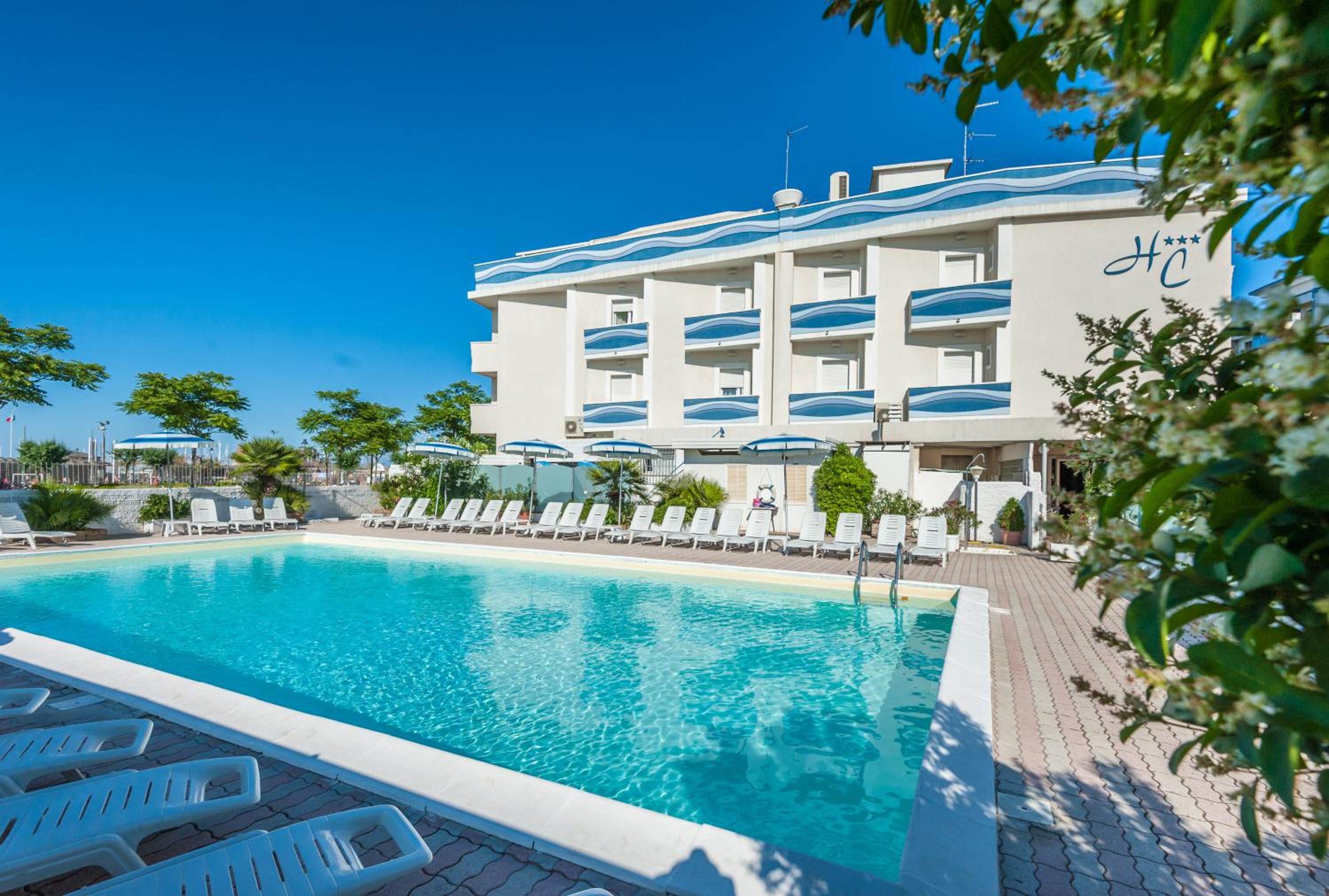 Double or Twin Room with Pool View - Photo 10