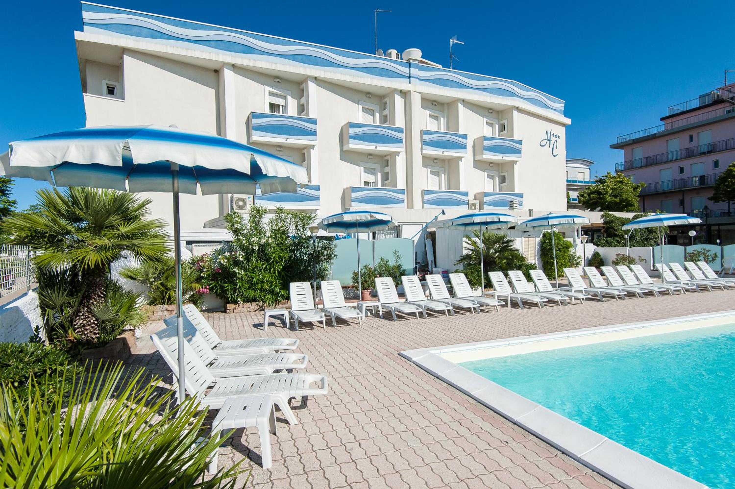 Double or Twin Room with Pool View - Photo 6