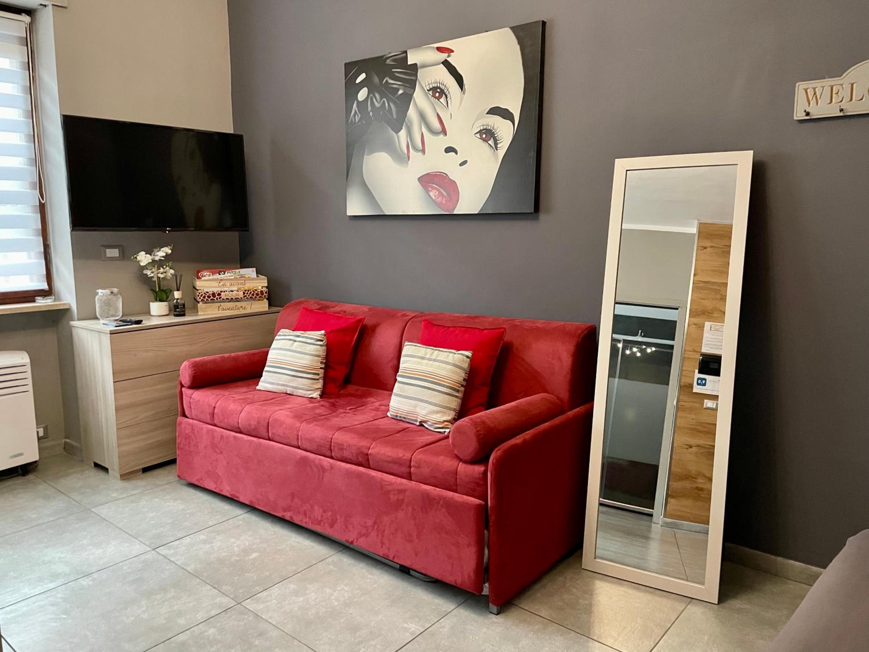 One-Bedroom Apartment - Photo 1