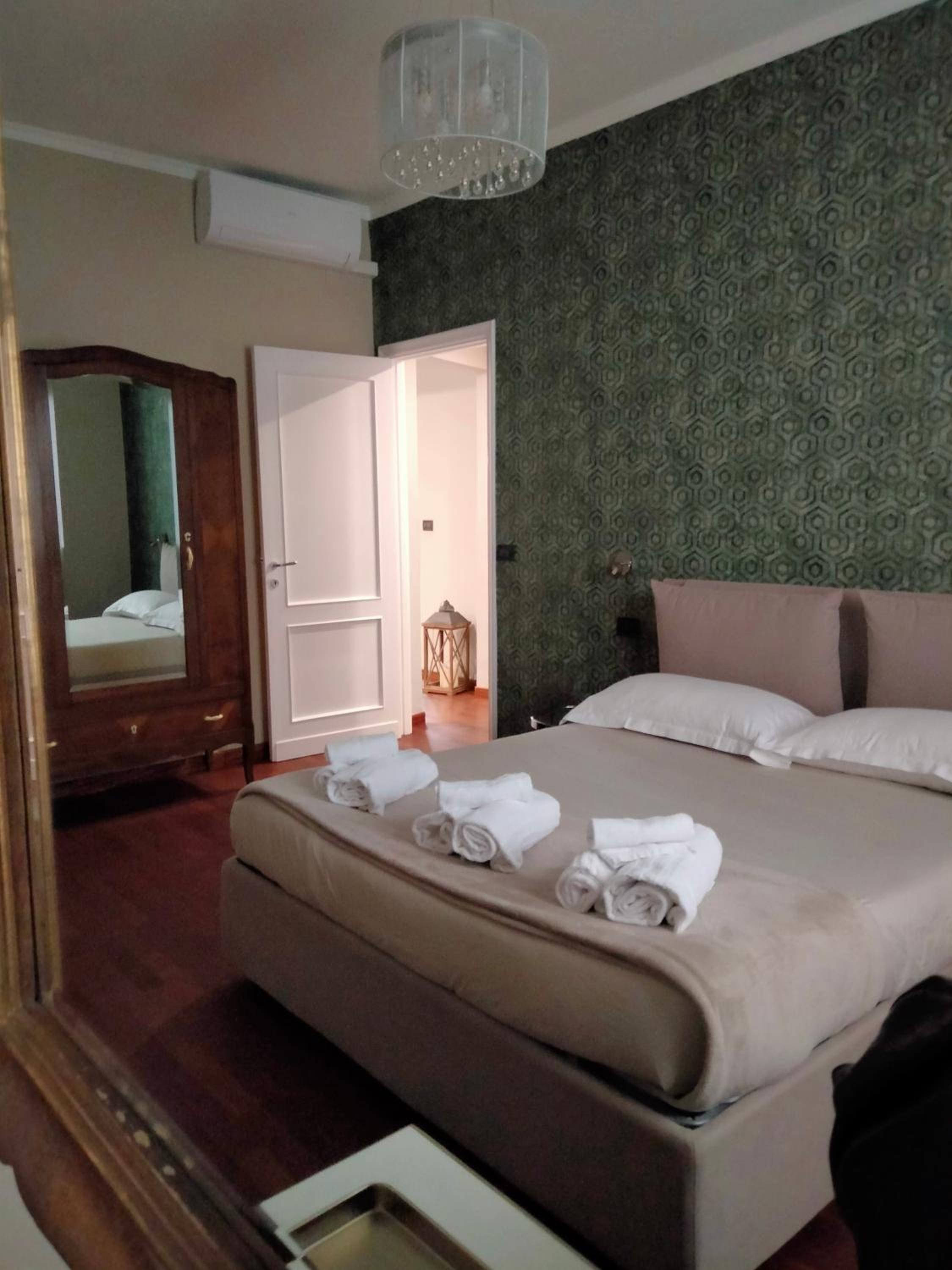 Two-Bedroom House - Photo 9