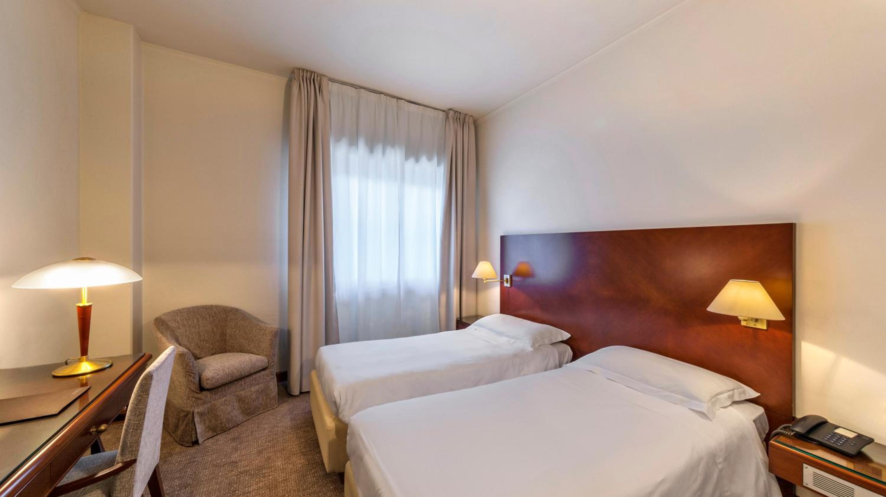 Economy Twin Room photo 1