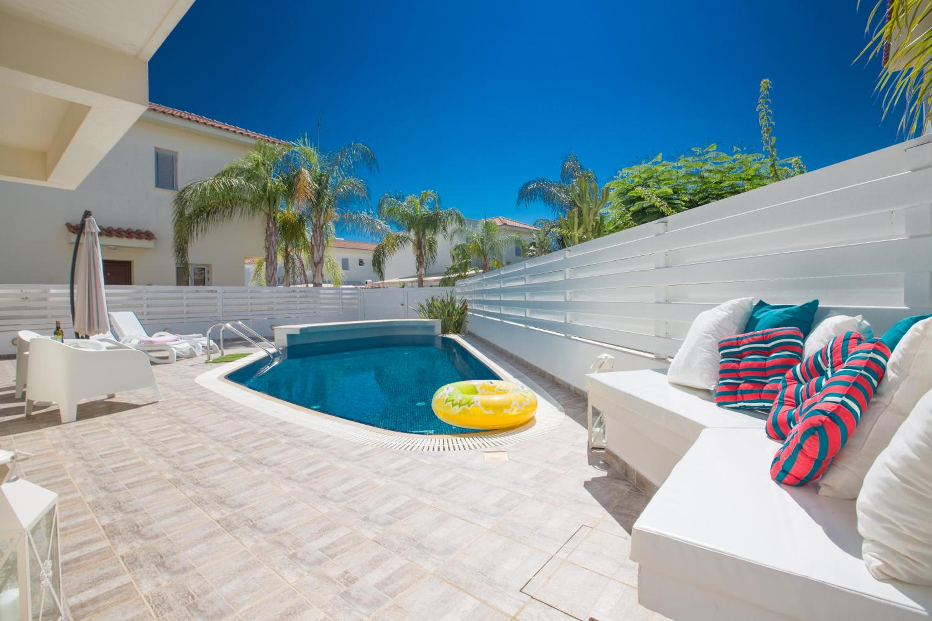 Villa with Private Pool photo 1