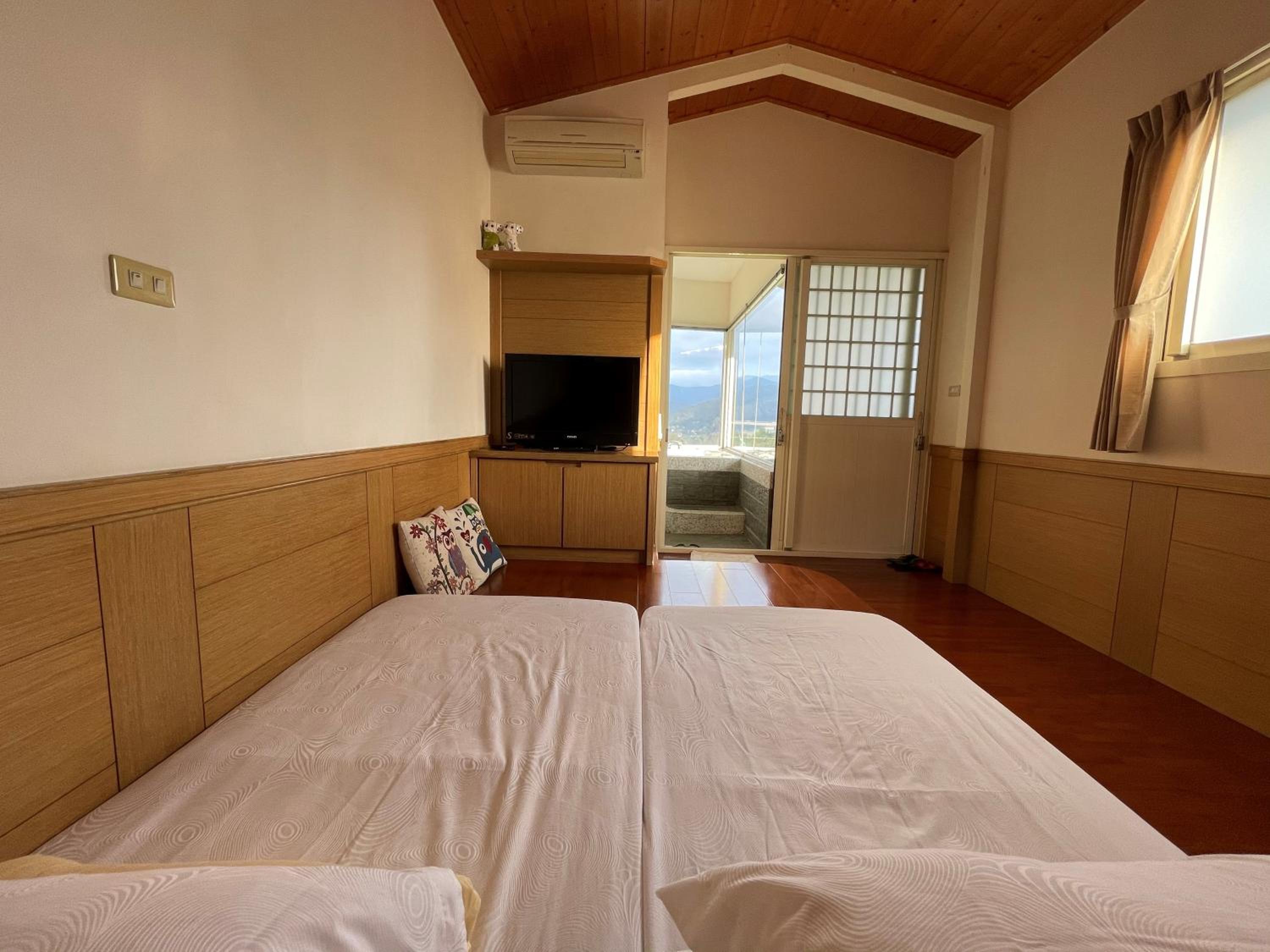 Double Room with Mountain View - Photo 11