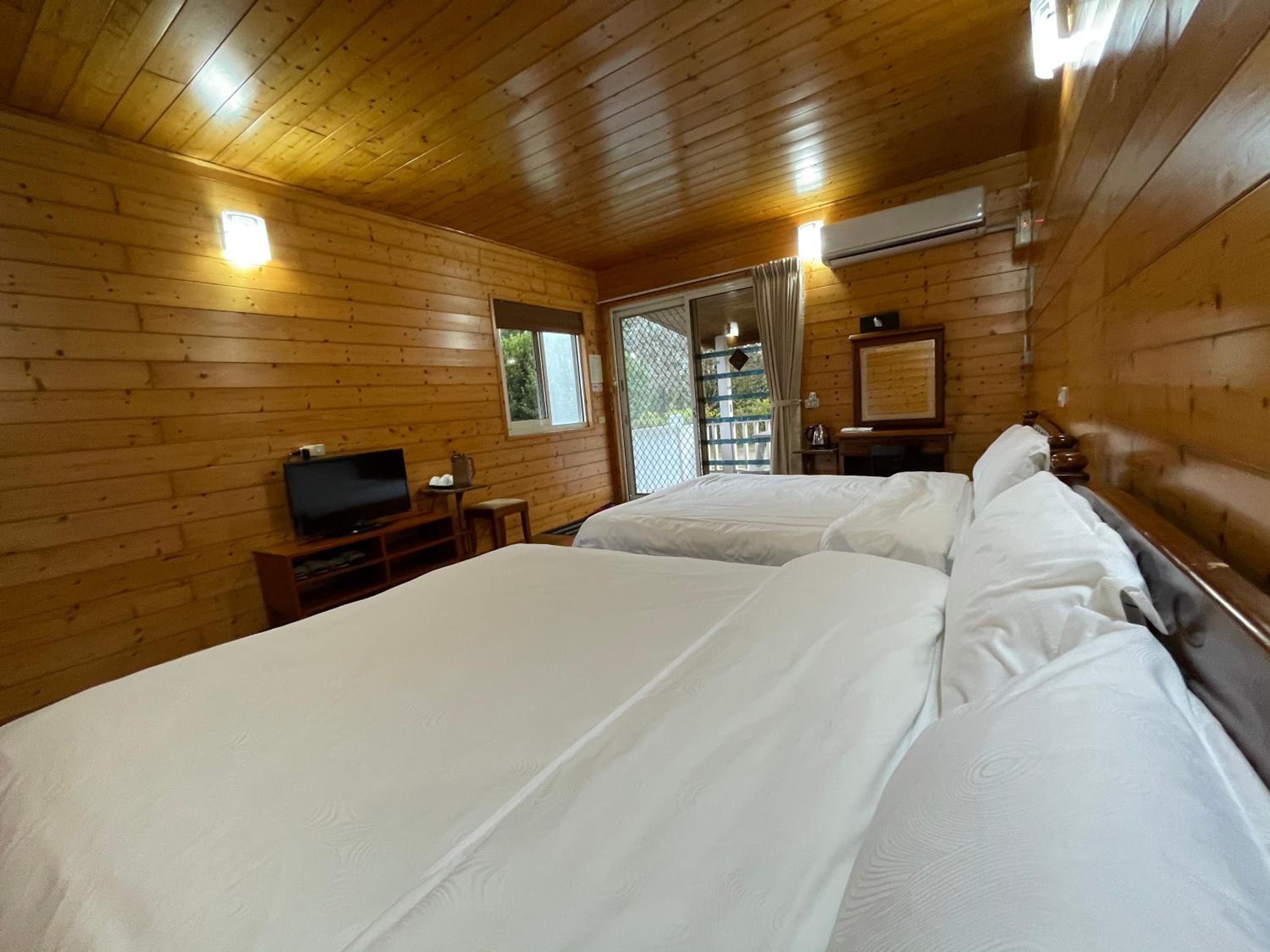 Quadruple Room - Photo 12