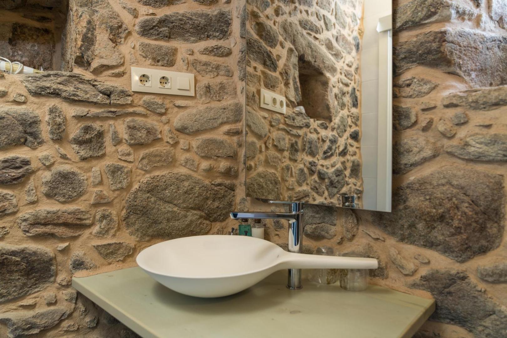 One-Bedroom House - Photo 25