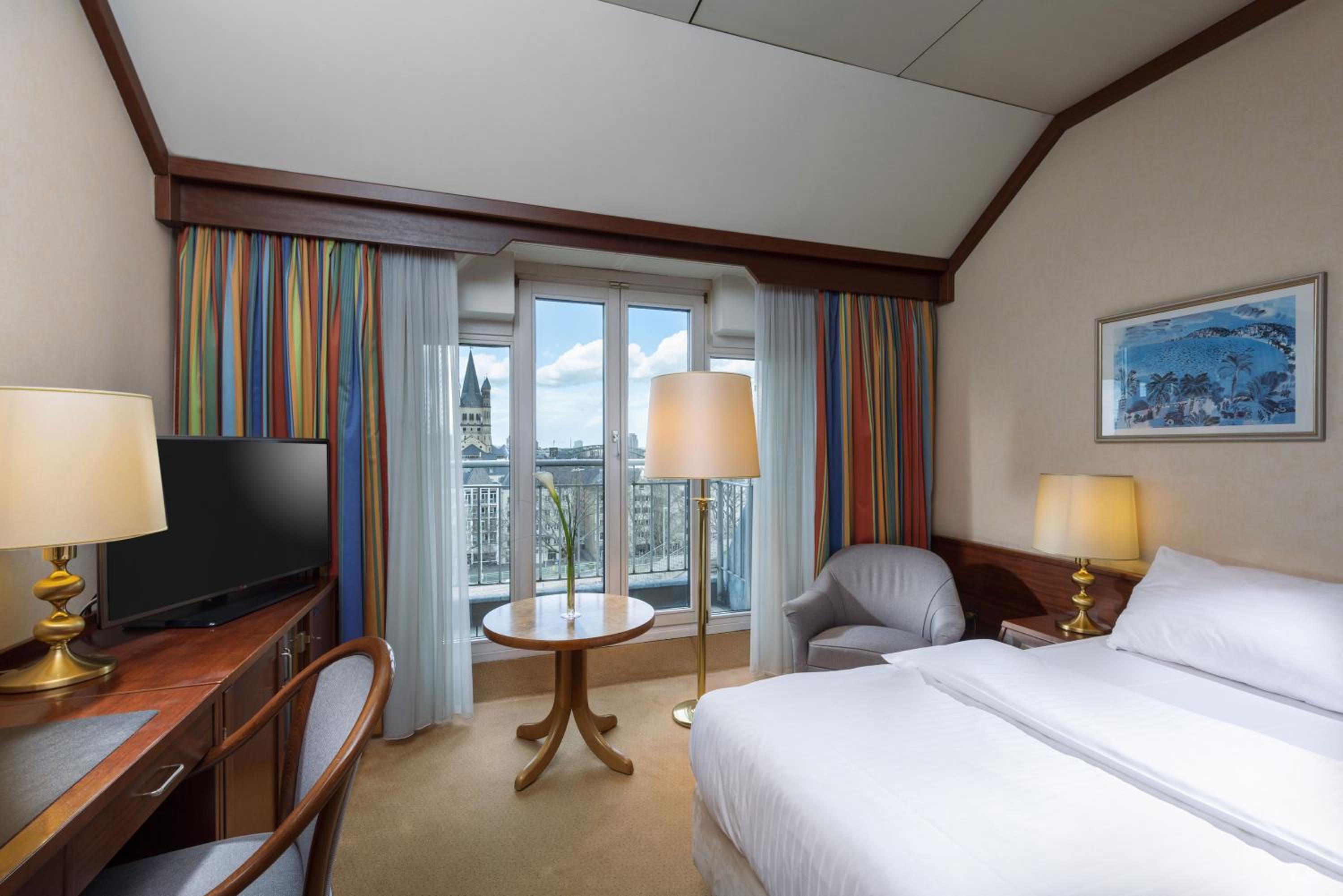 Relax in comfort with stunning city views!