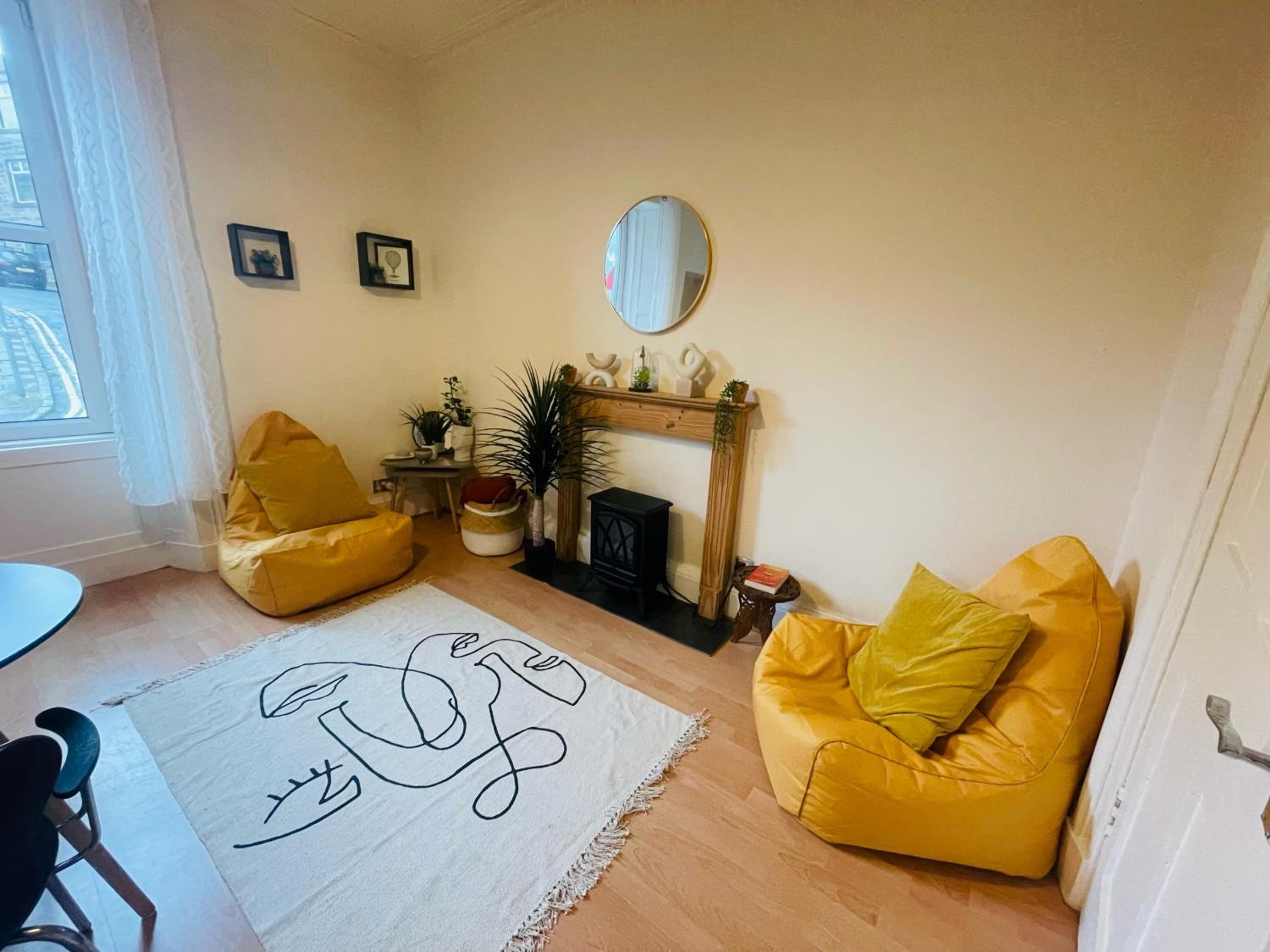 One-Bedroom Apartment photo 2
