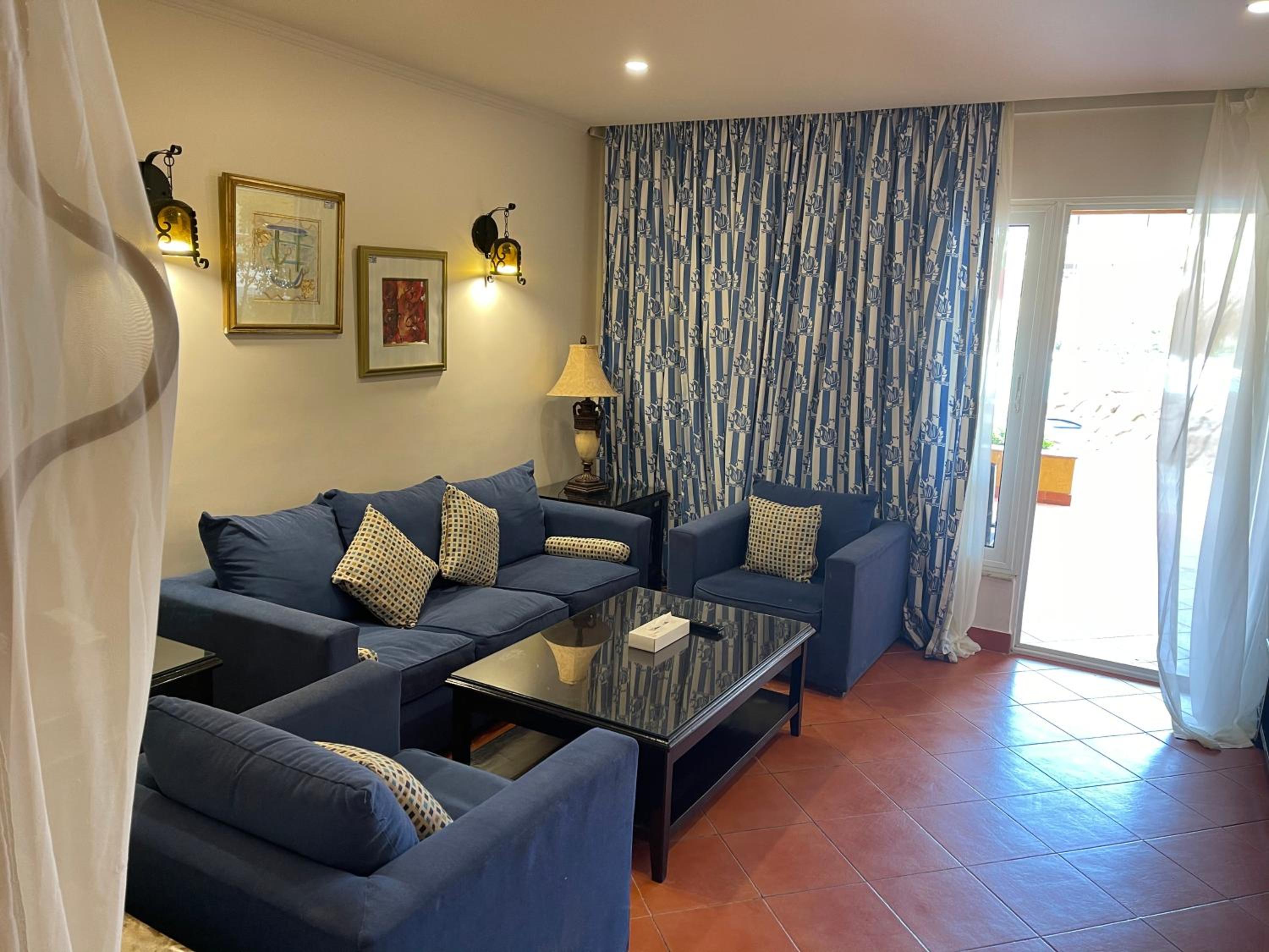 King Suite with Pool View - Photo 11