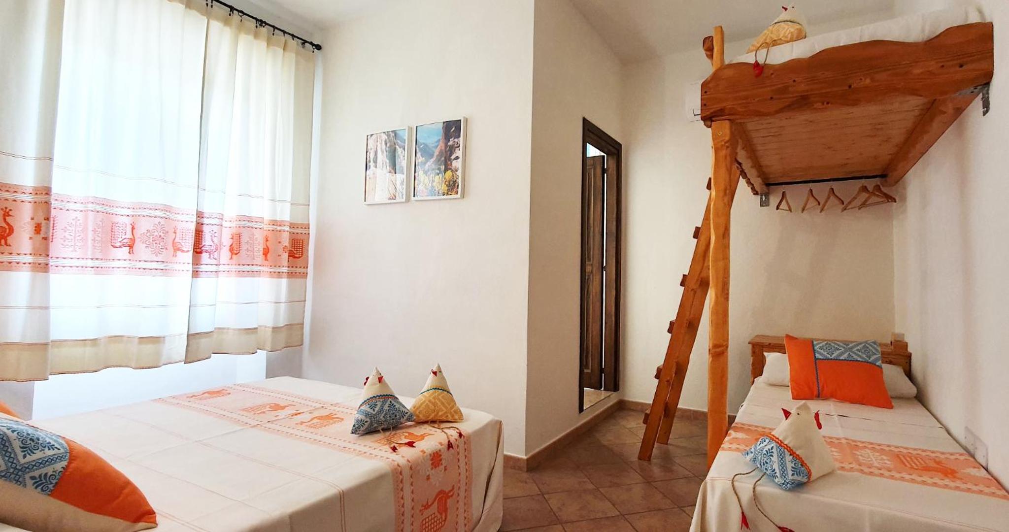 Quadruple Room with Private Bathroom photo 3