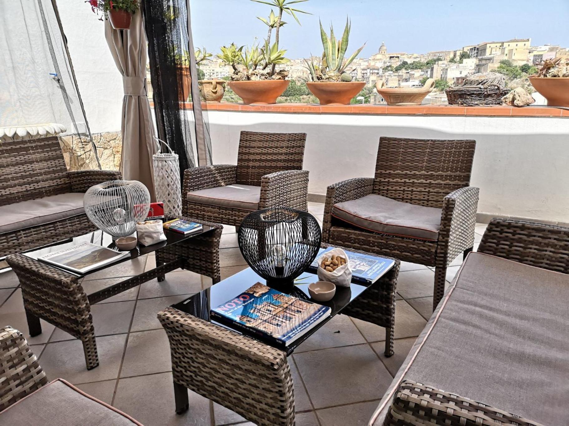 Deluxe Double Room with City View photo 3