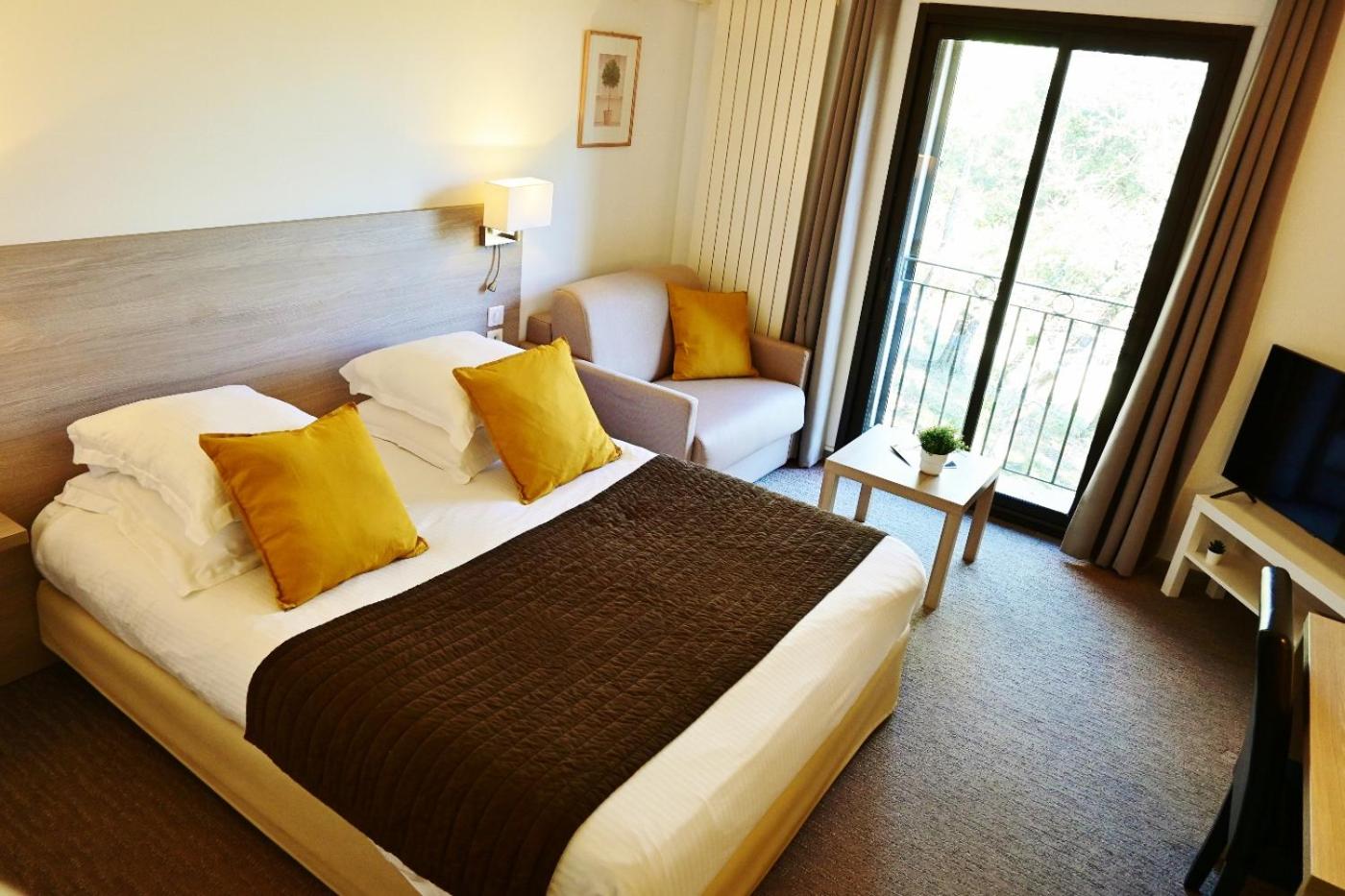 Double Room (2 Adults)