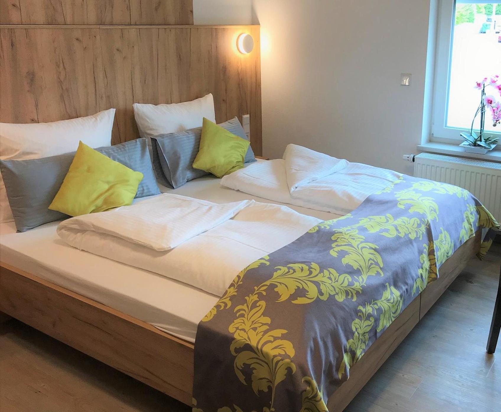 Double or Twin Room with Shower - Photo 23