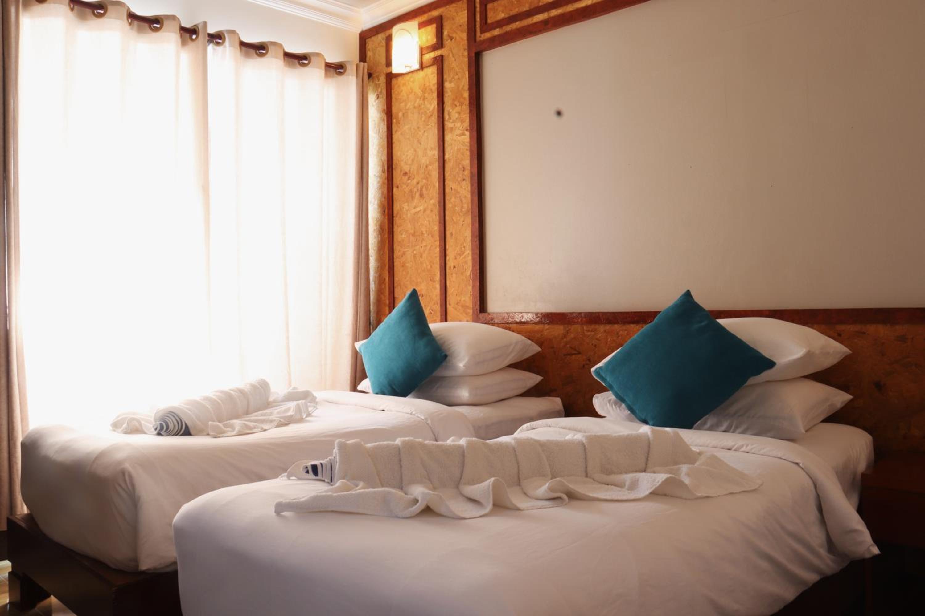 Deluxe Double Room (2 Adults + 1 Child)