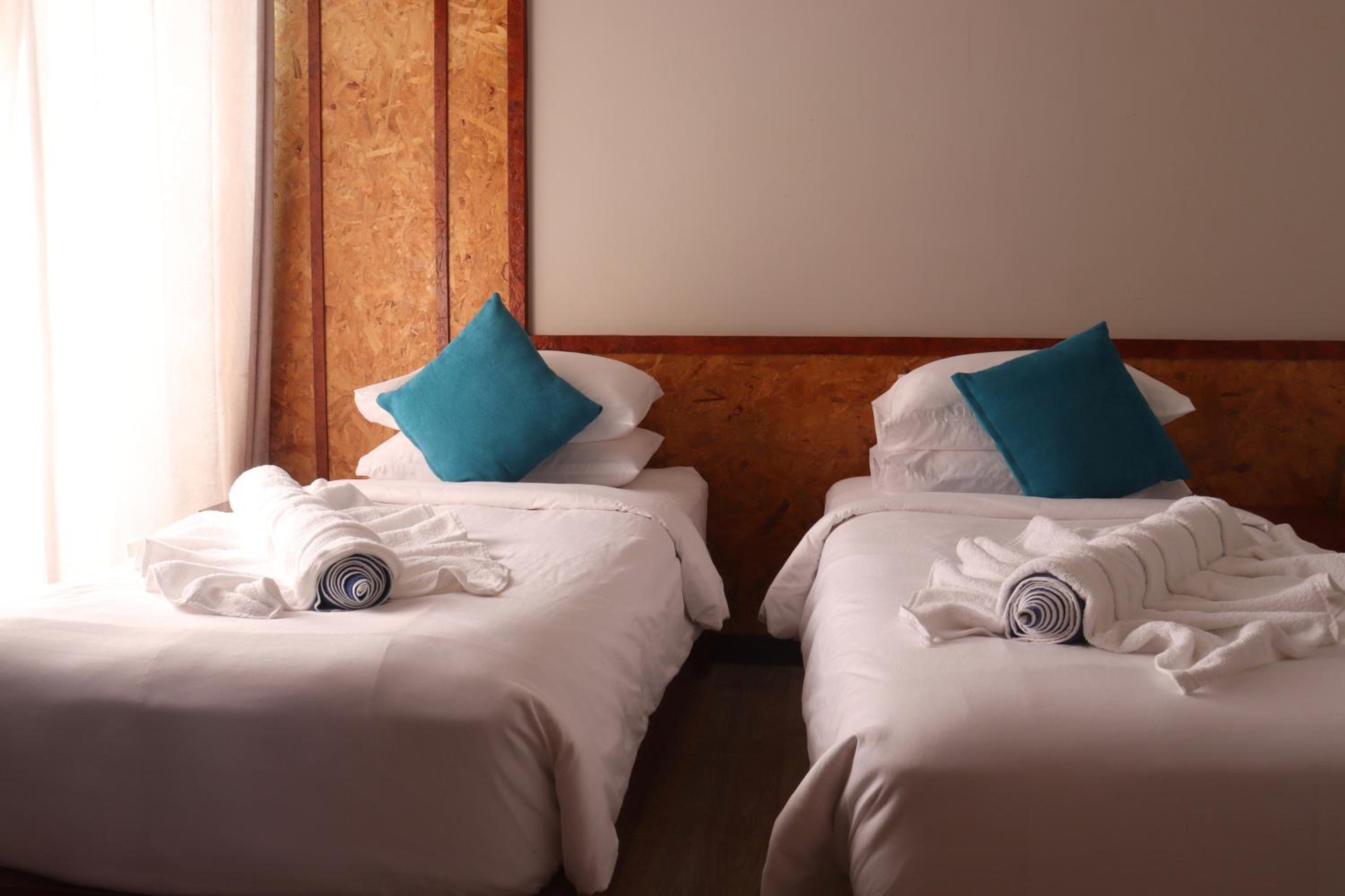 Deluxe Double Room (2 Adults + 1 Child) - Photo 2