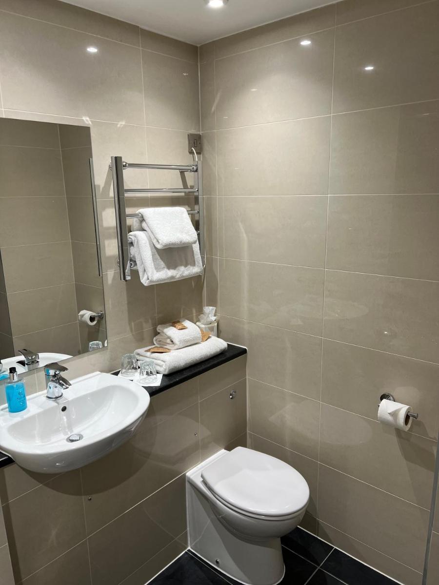 Twin Room - Disability Access photo 3