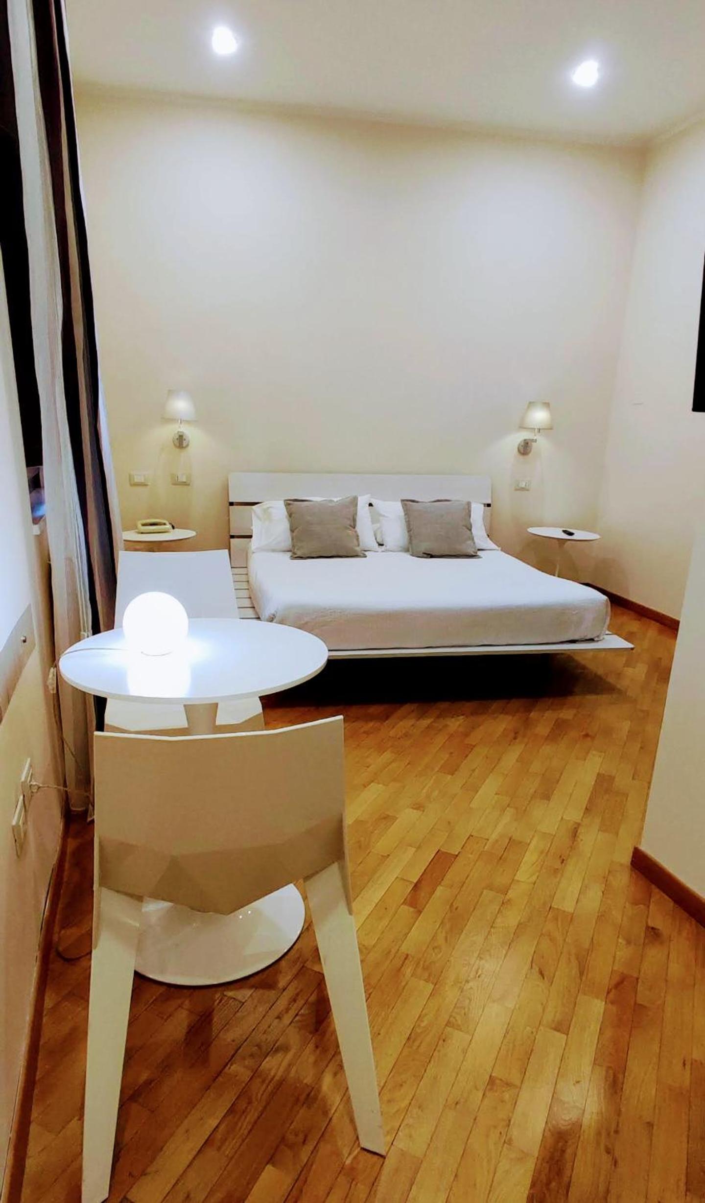 Deluxe Junior Suite - Photo 9