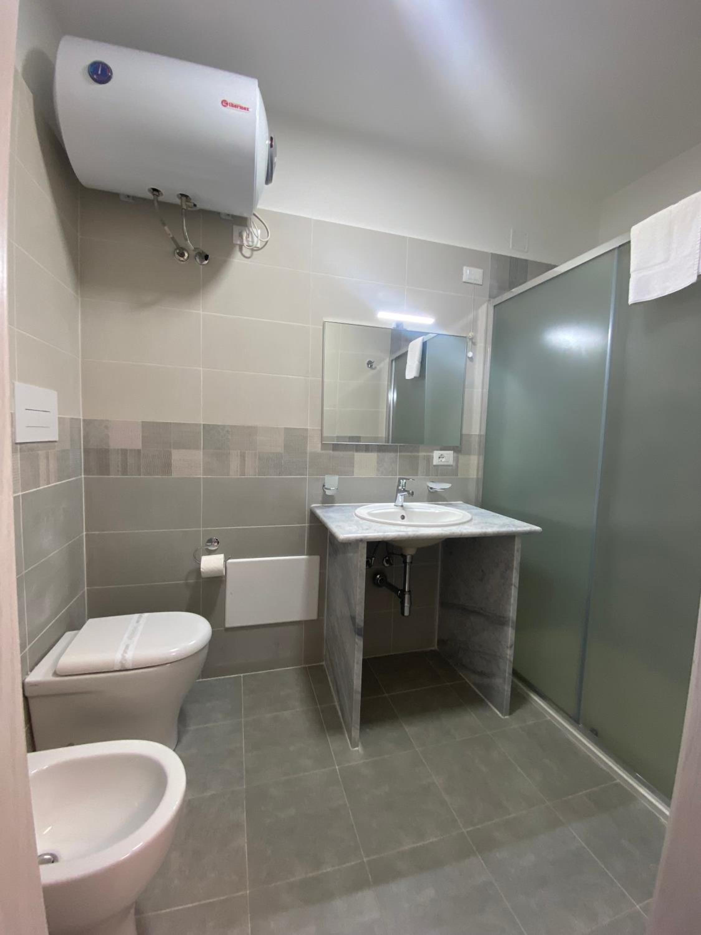 Double Room - Photo 9