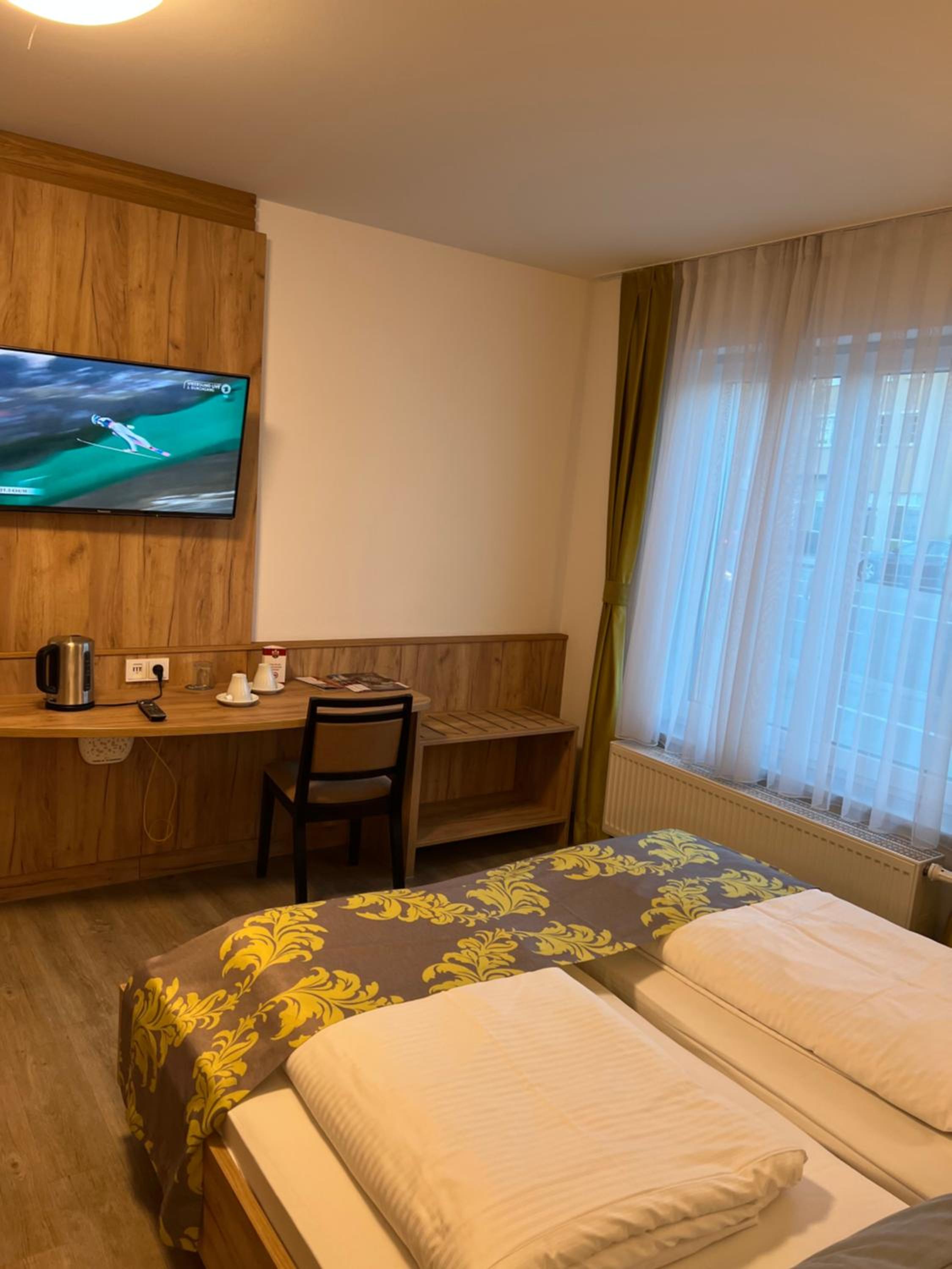 Double or Twin Room with Shower - Photo 17