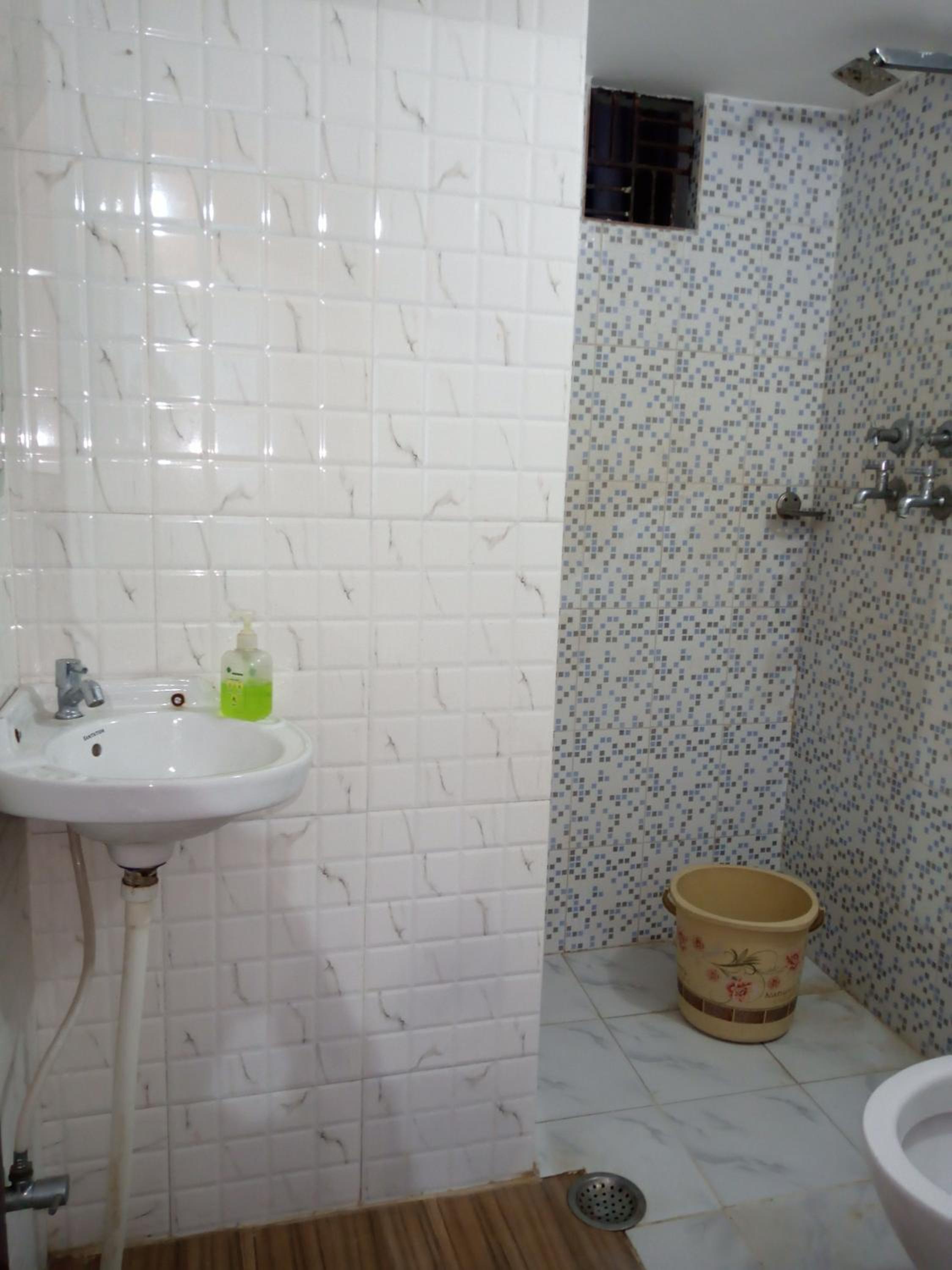 Standard Double Room with Fan - Photo 5