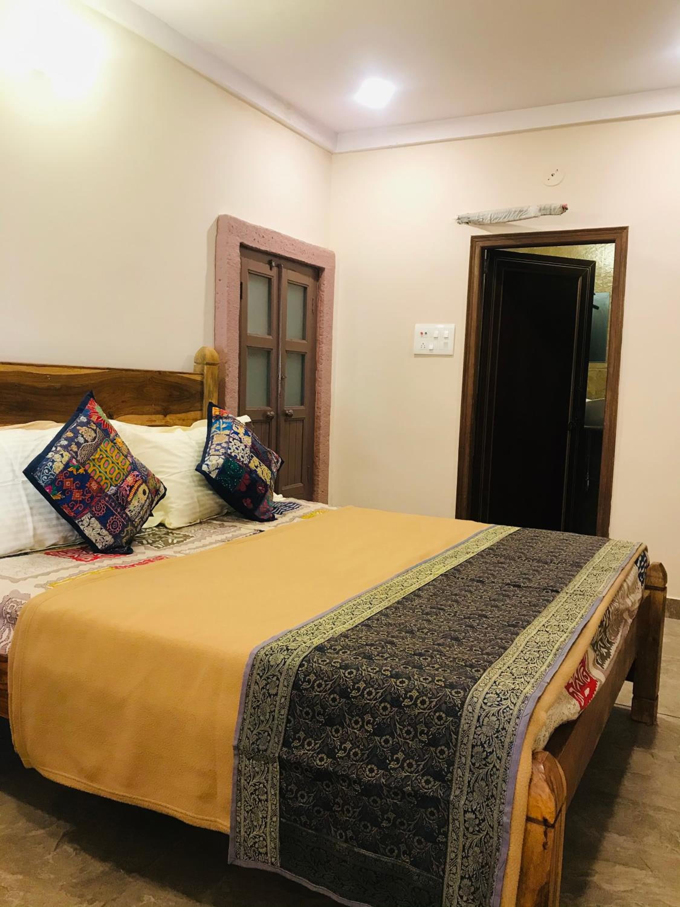 Standard Double Room with Fan - Photo 1