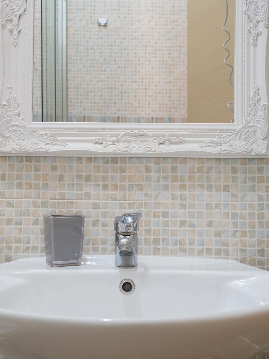 Double Room with Private Bathroom - Photo 23