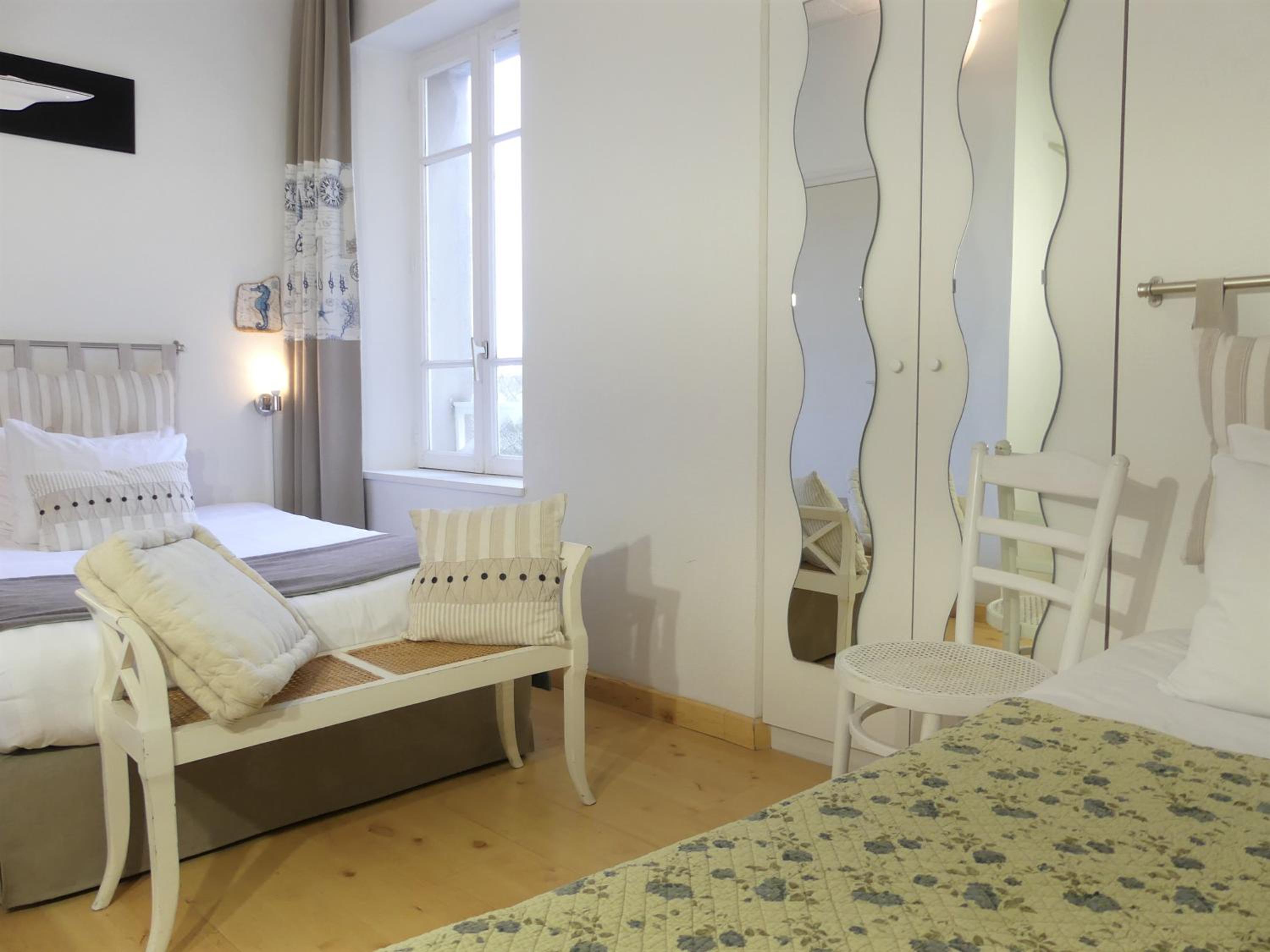 Standard Twin Room - City View photo 3