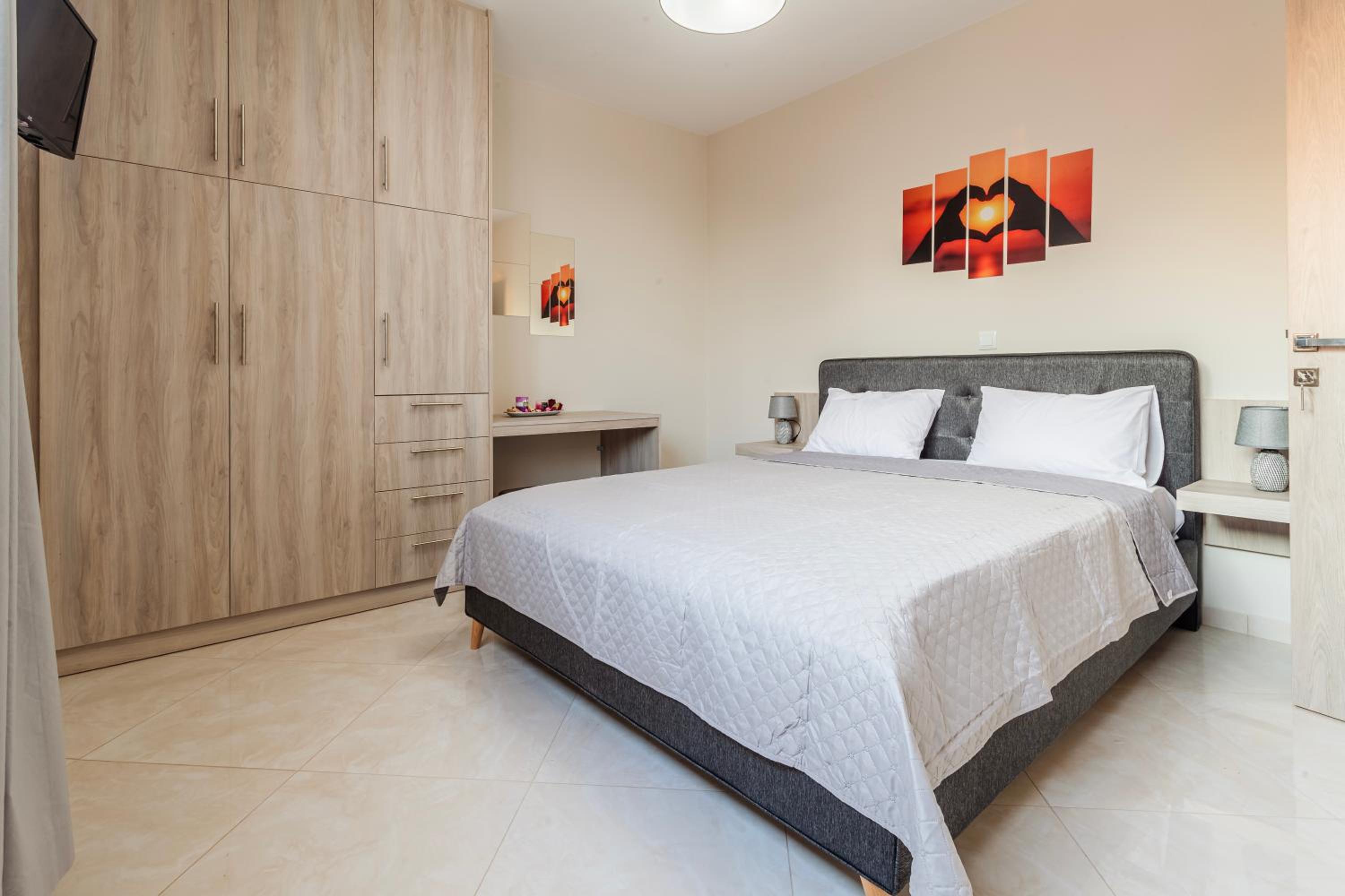 One-Bedroom Apartment - Photo 27