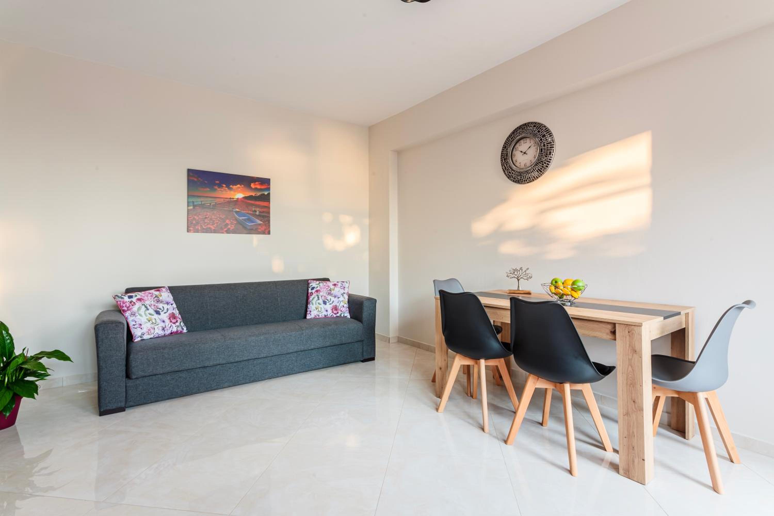 One-Bedroom Apartment - Photo 6