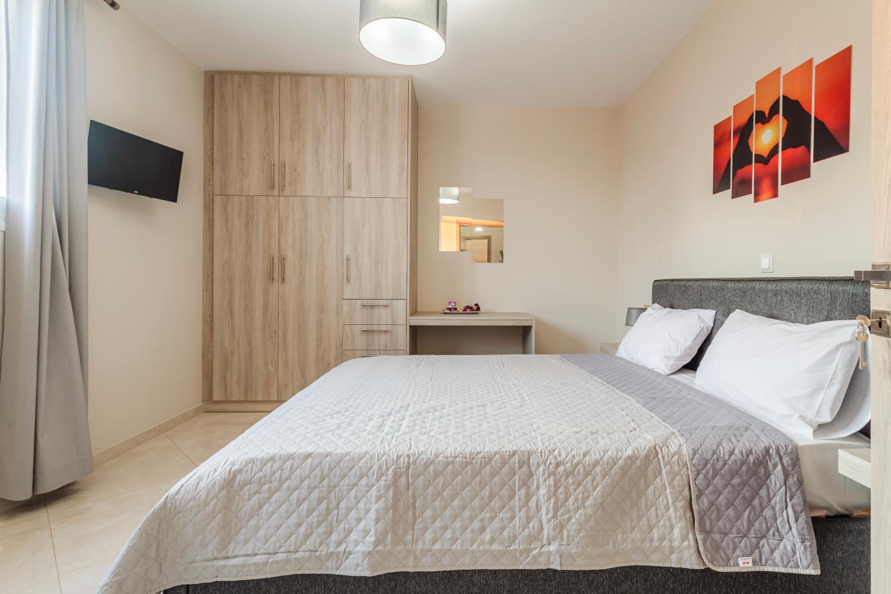 One-Bedroom Apartment - Photo 15