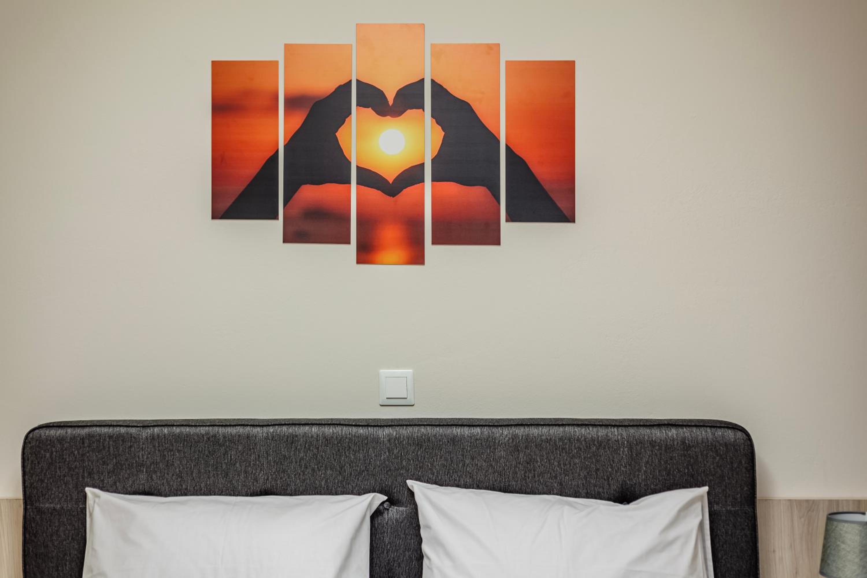 One-Bedroom Apartment - Photo 1